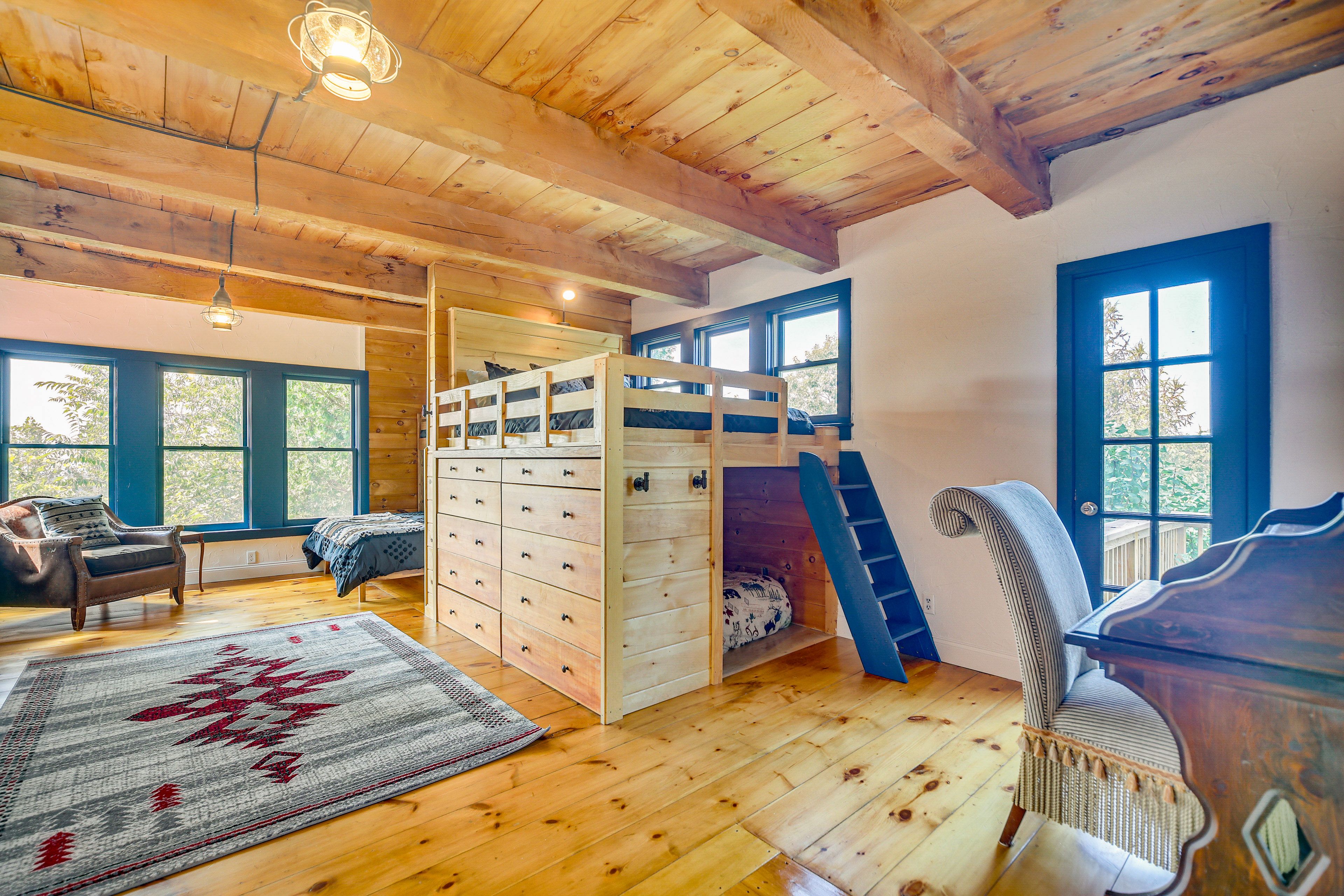 Bedroom 3 | Twin/Queen Bunk Bed | Queen Loft Bed | Twin Floor Mattress