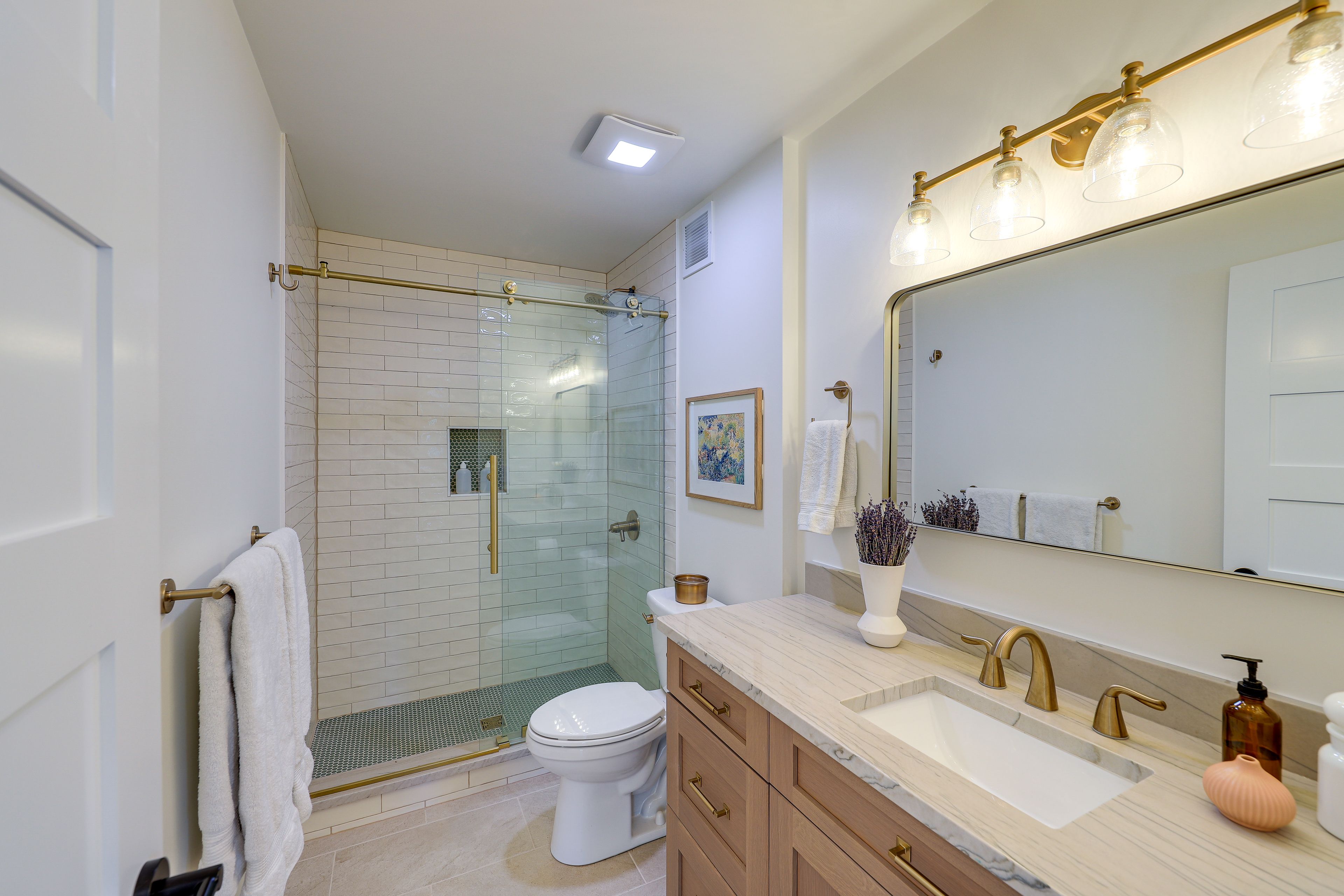 Full Bathroom | 1st Floor