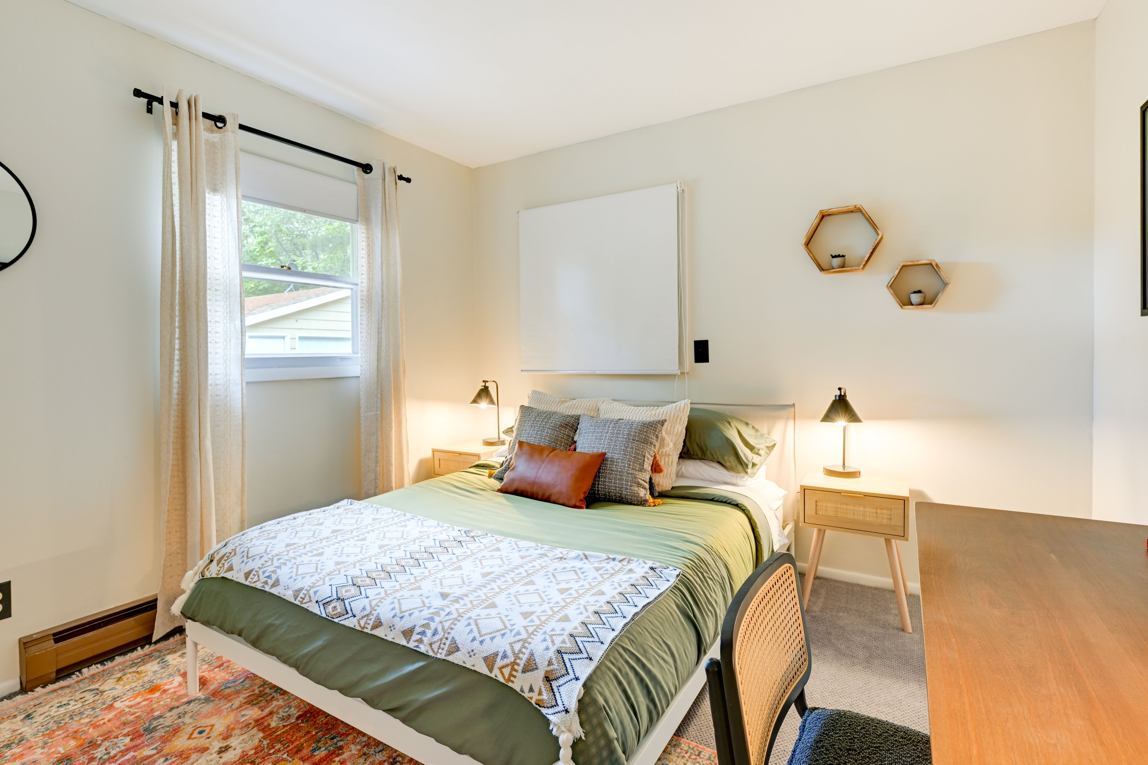 Bedroom 2 | Queen Bed