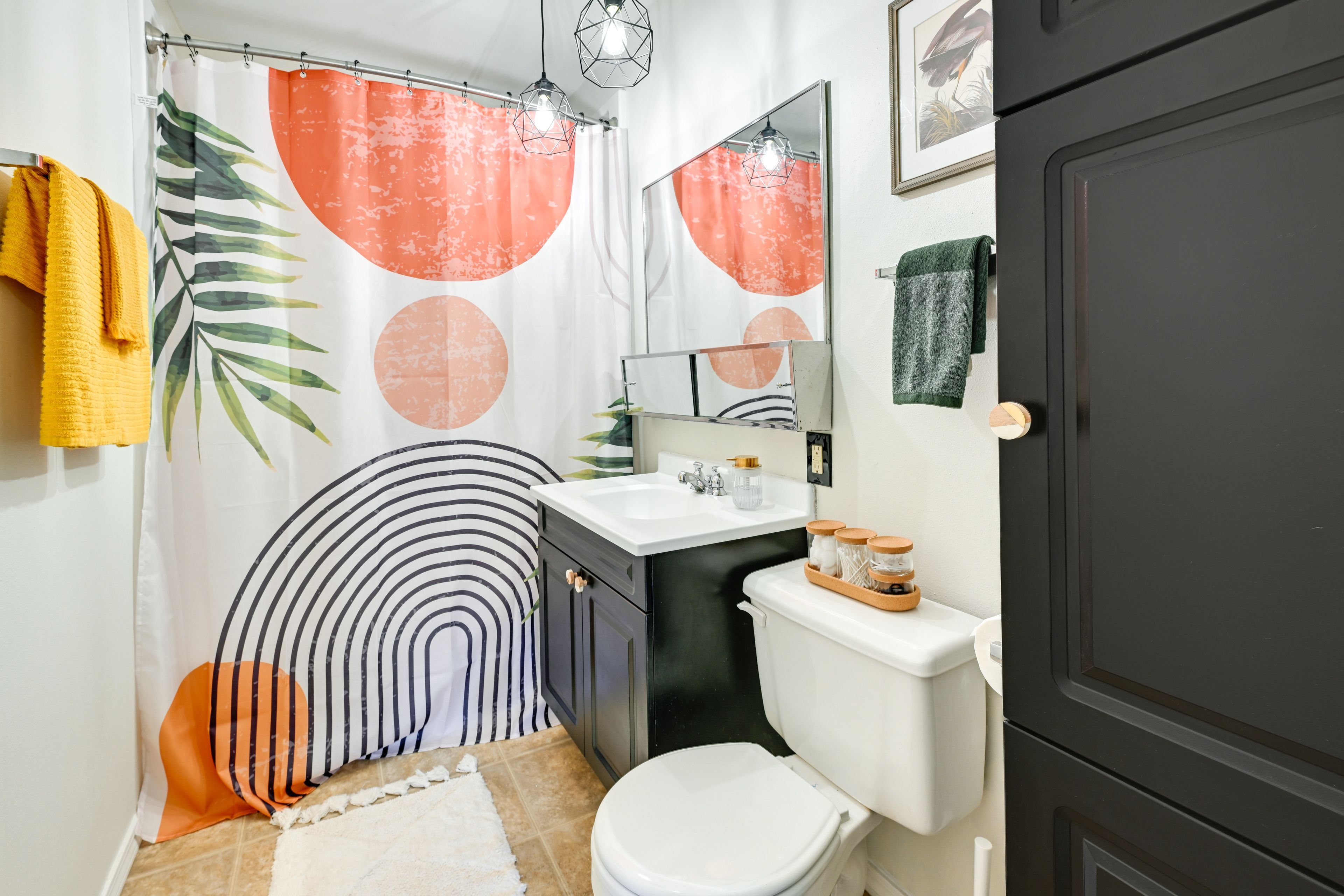 Full Bathroom | Towels Provided | Complimentary Toiletries