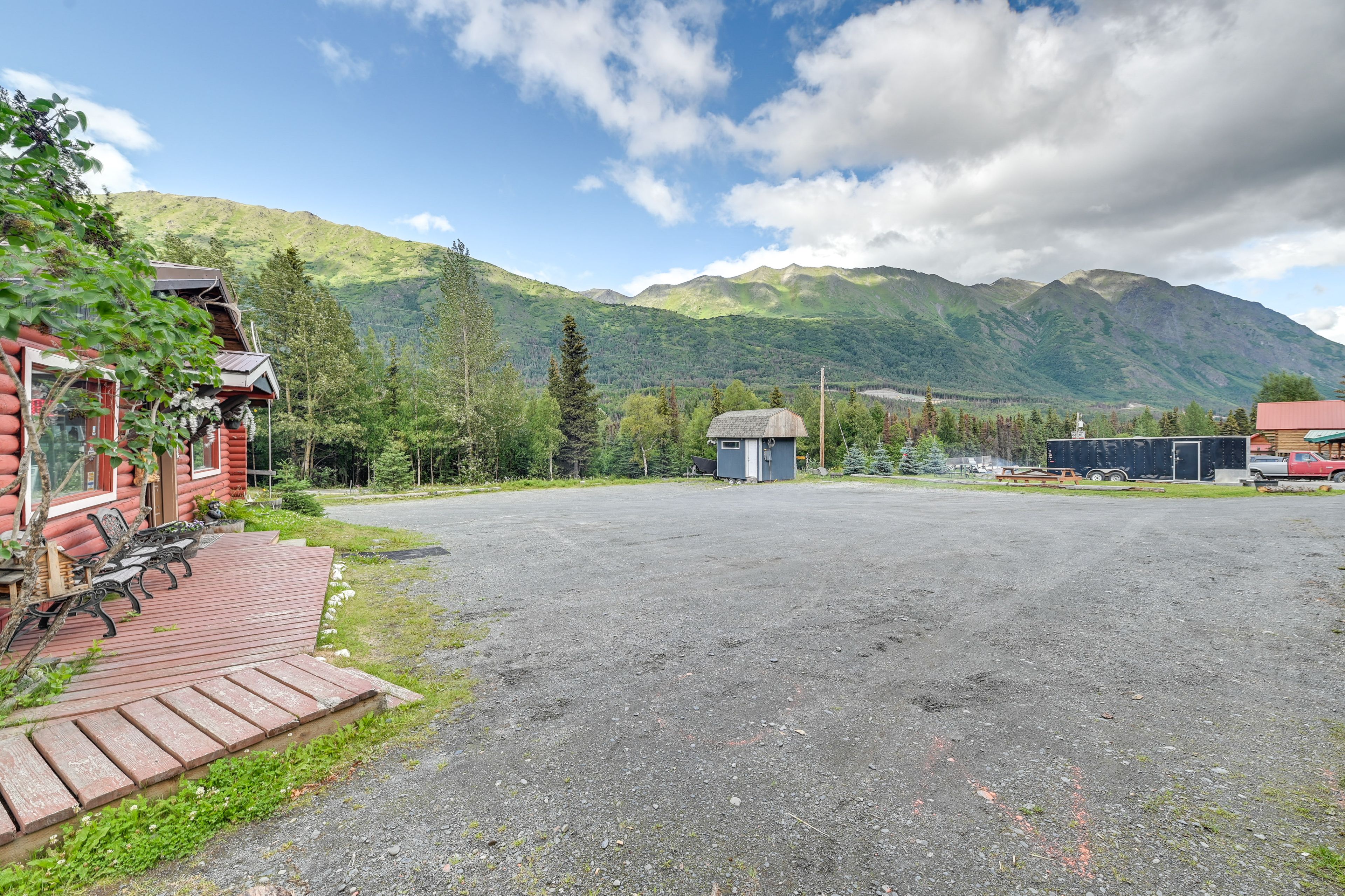 Community Parking Lot | First-Come, First-Served | RV/Trailer Parking Allowed