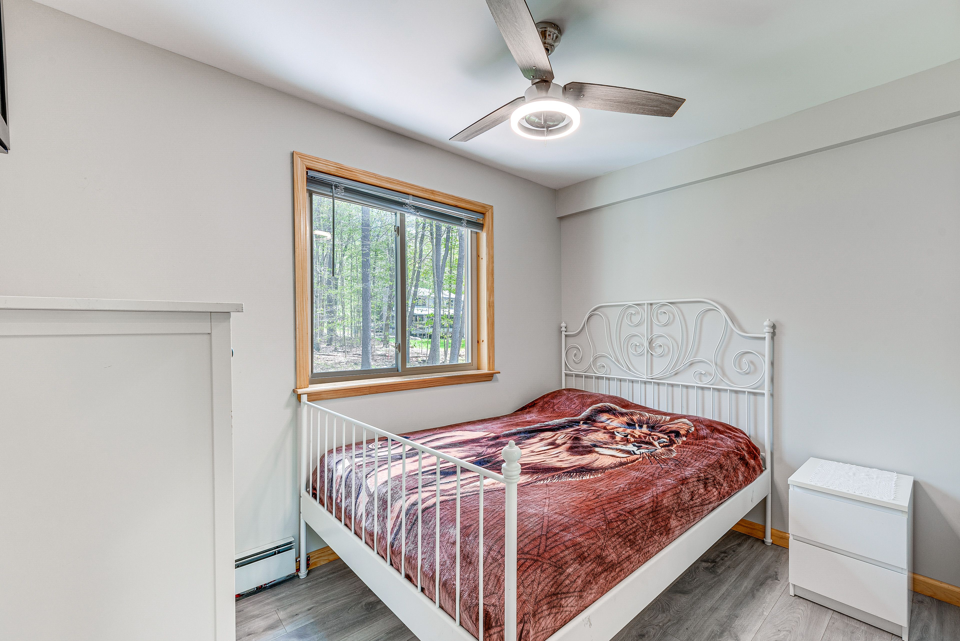 Bedroom 2 | 2nd Floor | Queen Bed