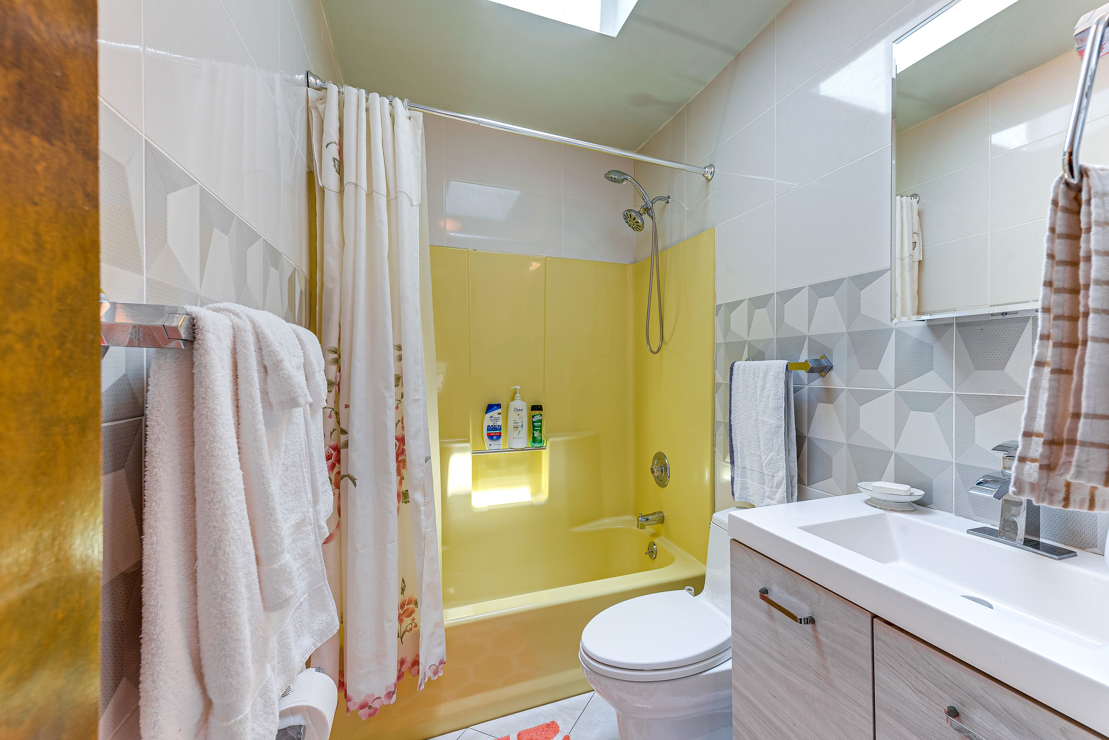 Full Bathroom | 2nd Floor