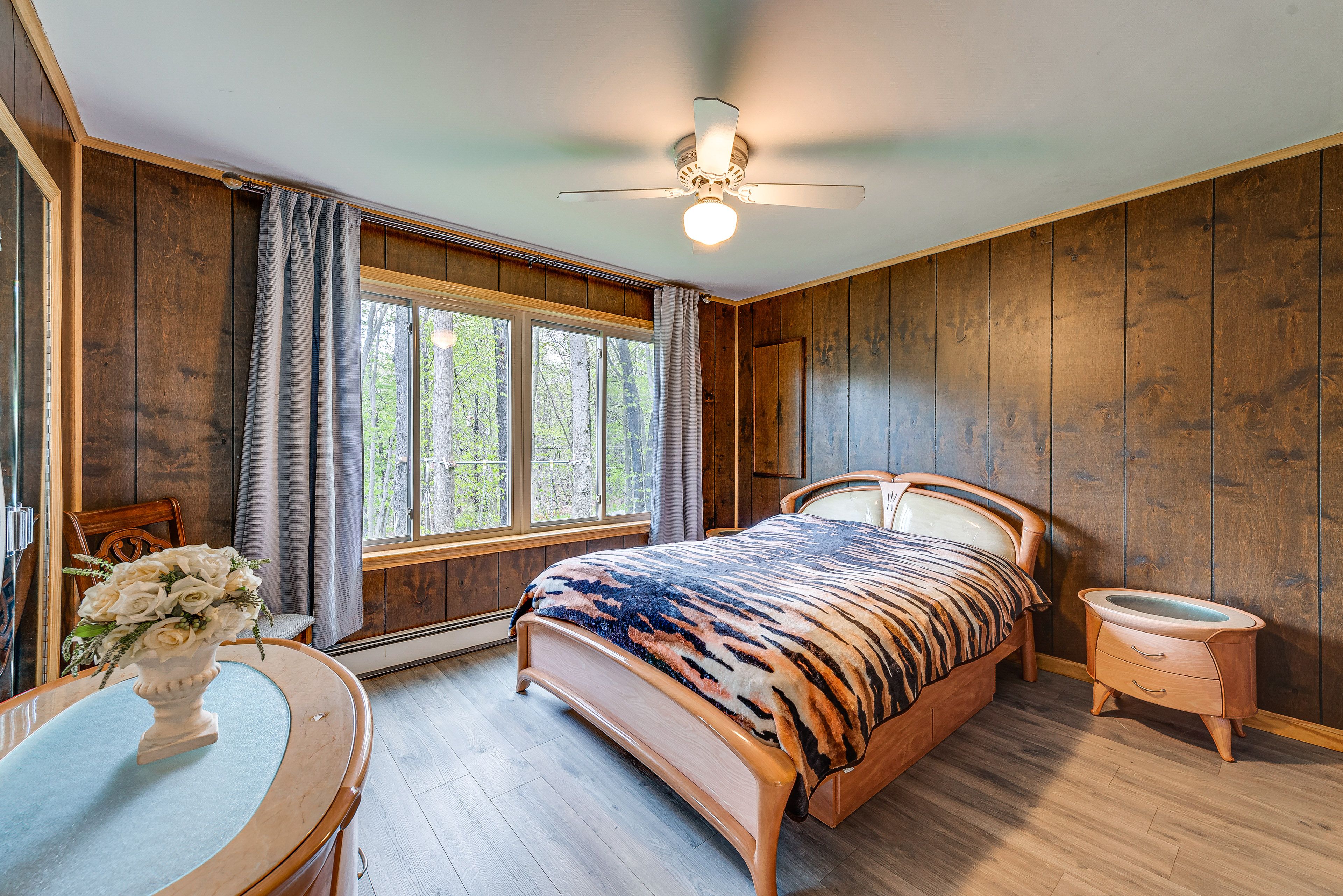 Bedroom 4 | 1st Floor | Queen Bed