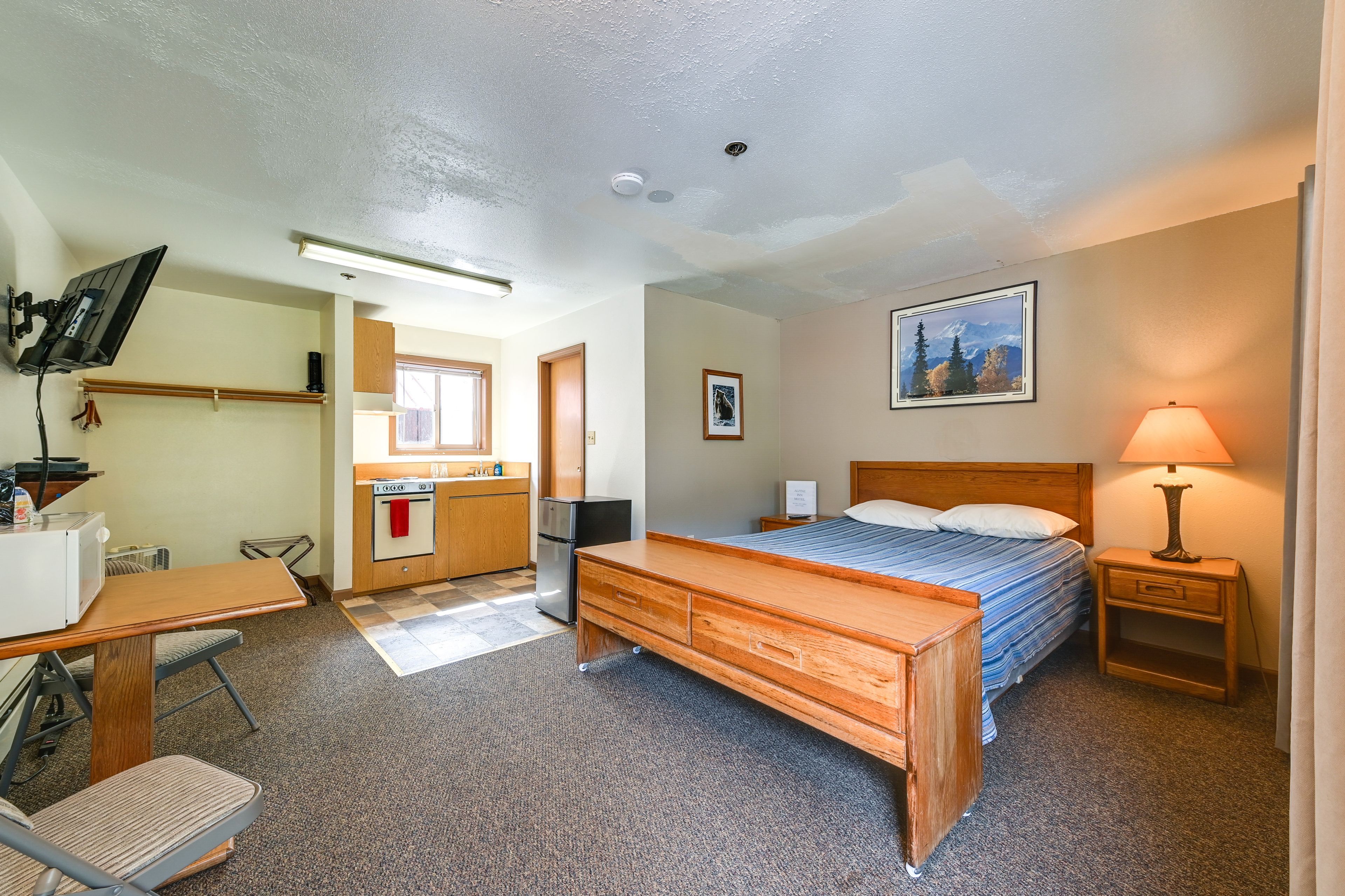 Studio | Sleeping & Living Area | Queen Bed