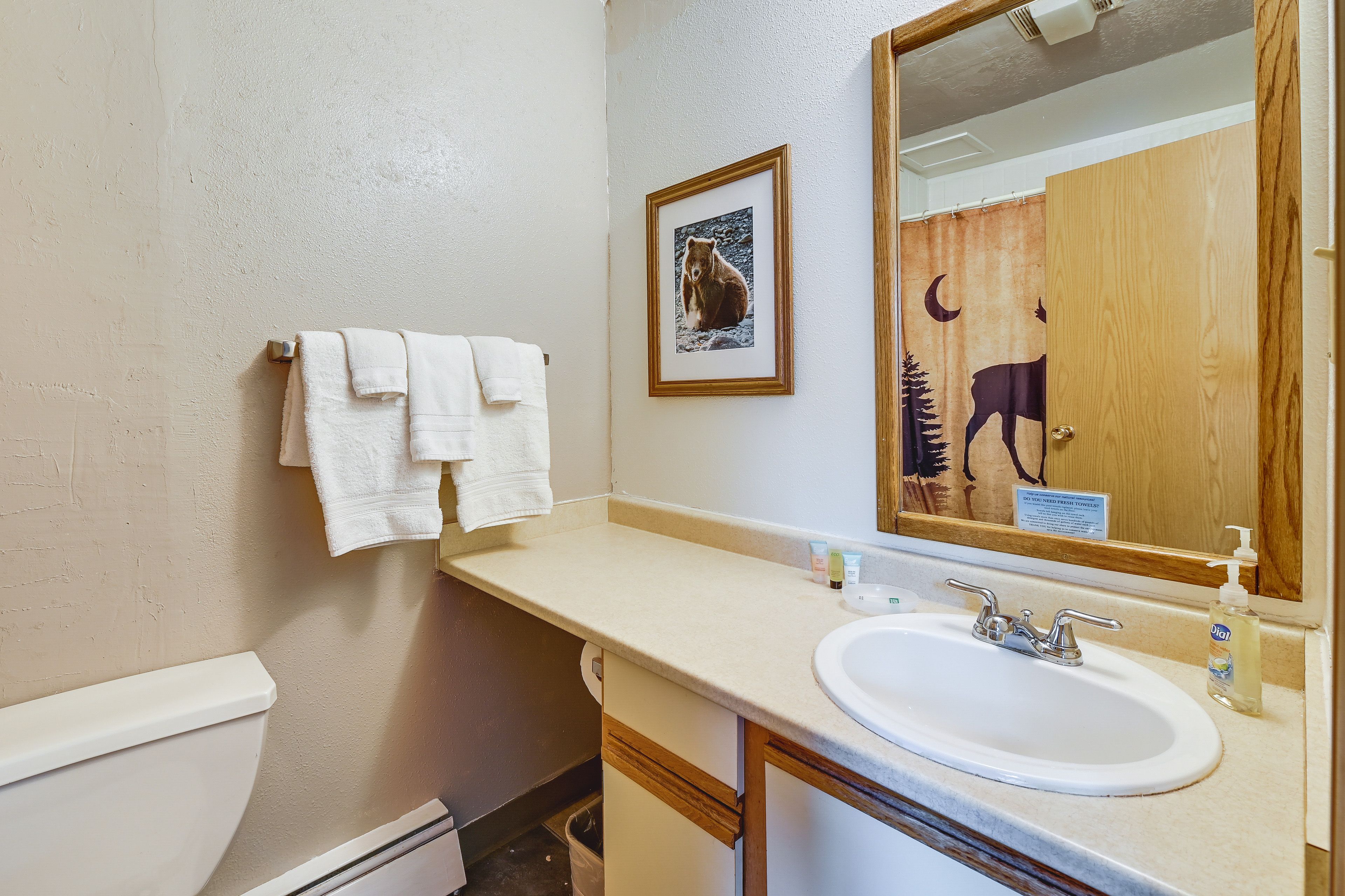 Studio | Full Bathroom