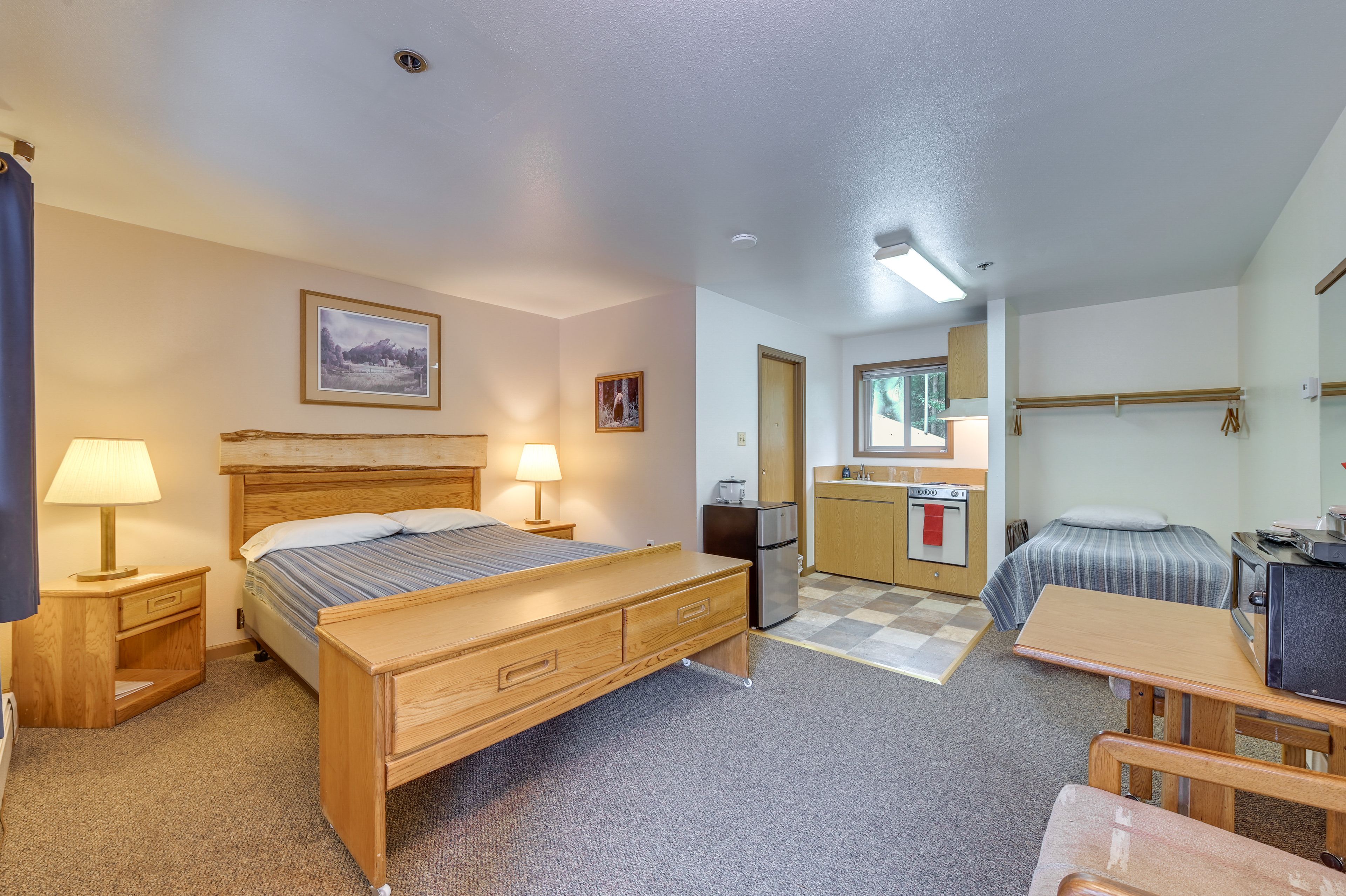 Studio | Smart TV w/ DVD player | Free WiFi | Drip Coffee Maker