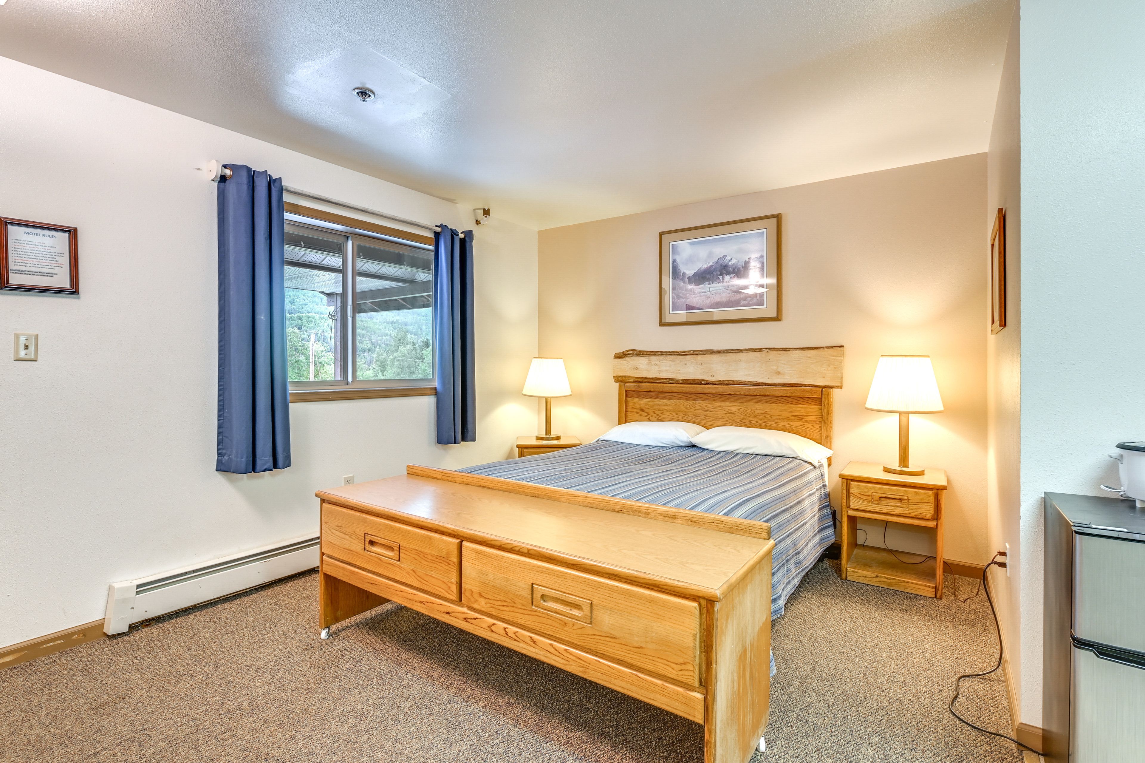 Sleeping Accommodations | King Bed | Twin Bed | Linens Provided
