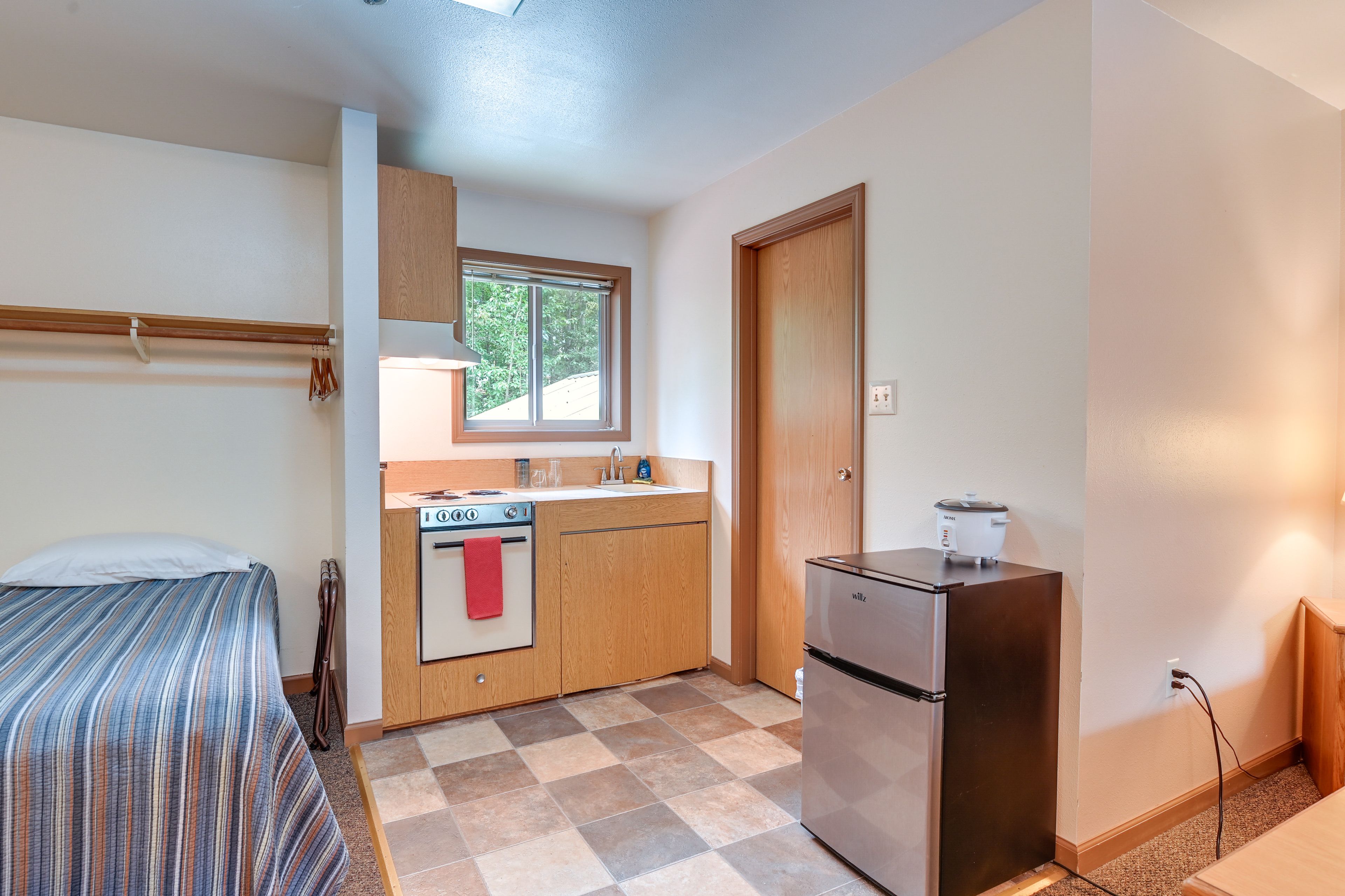 Kitchen | Microwave | Drip Coffee Maker