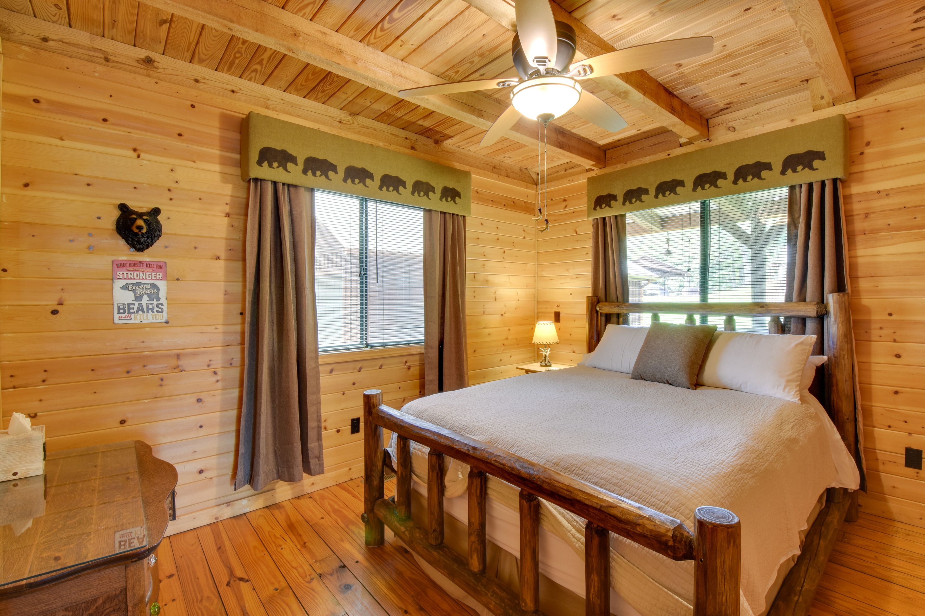 Bedroom 2 | Queen Bed | 1st Floor