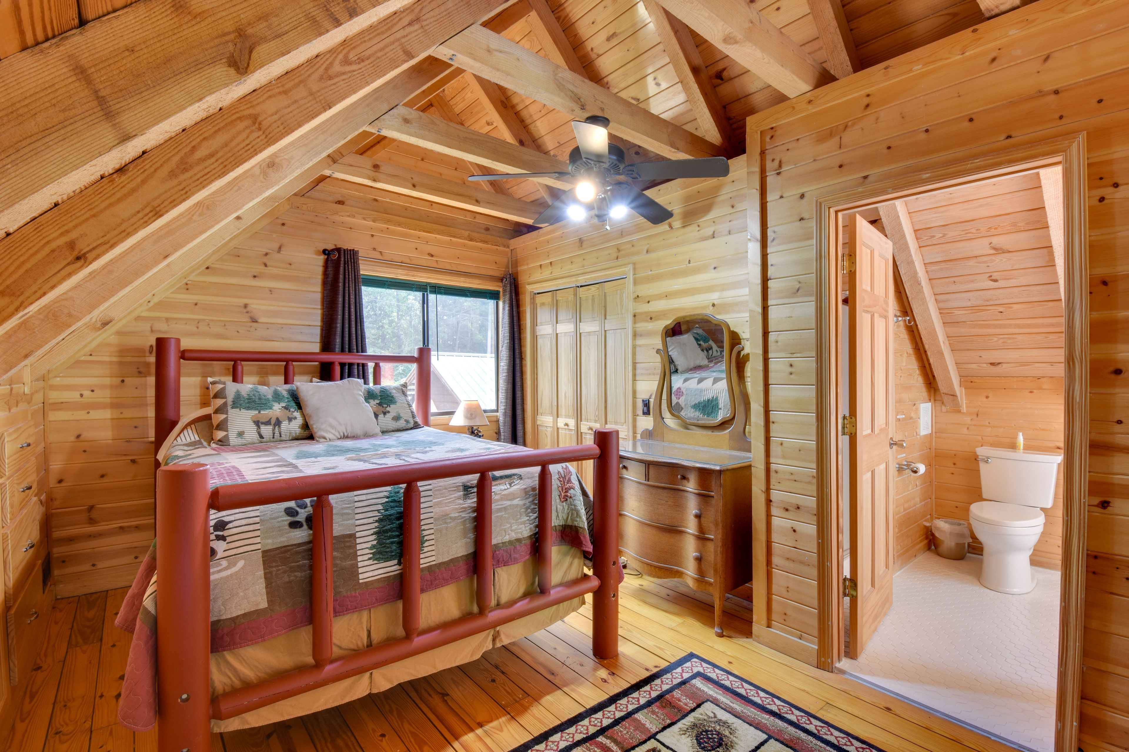 Loft | Queen Bed