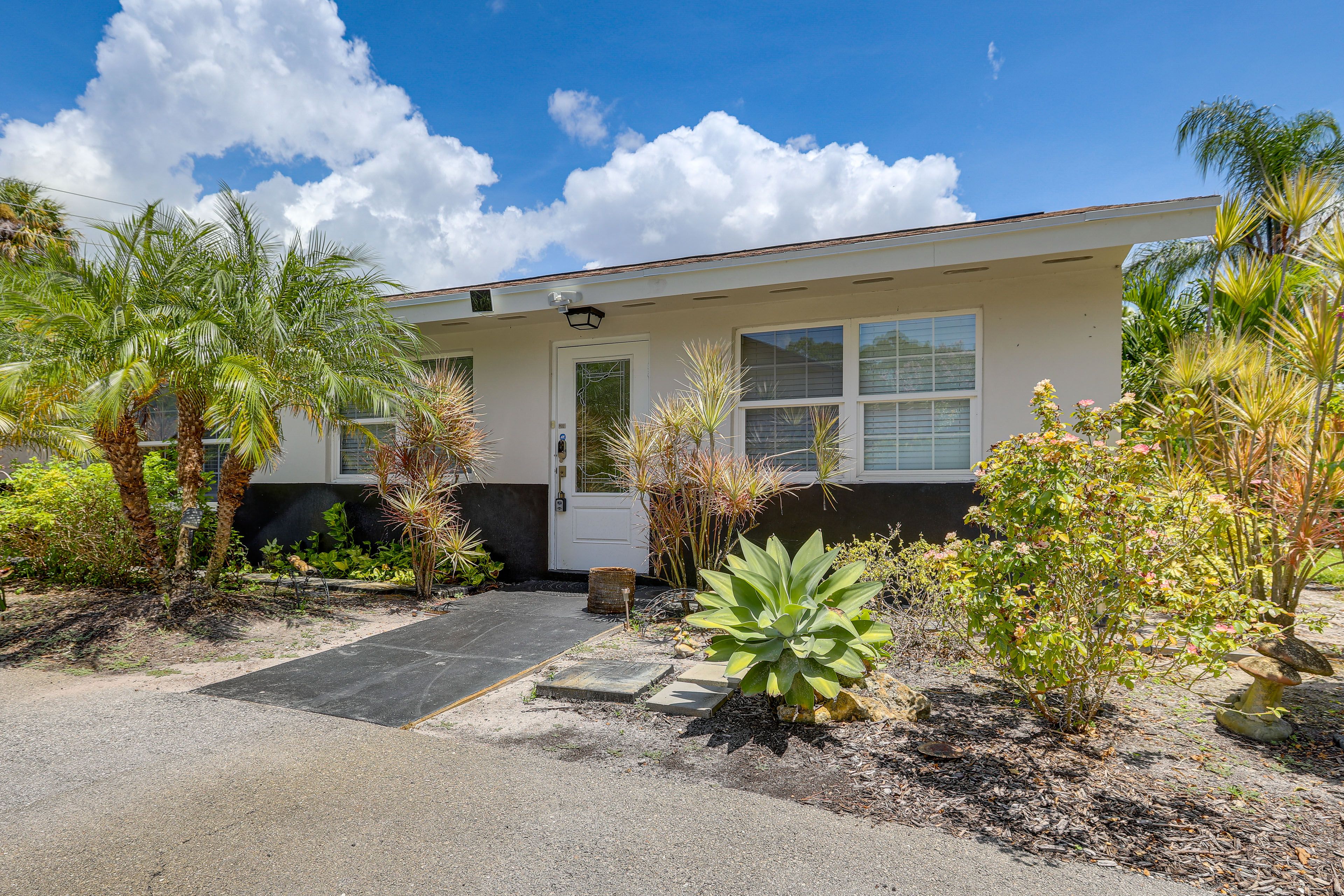 Parking | Shared Driveway (3 Vehicles)