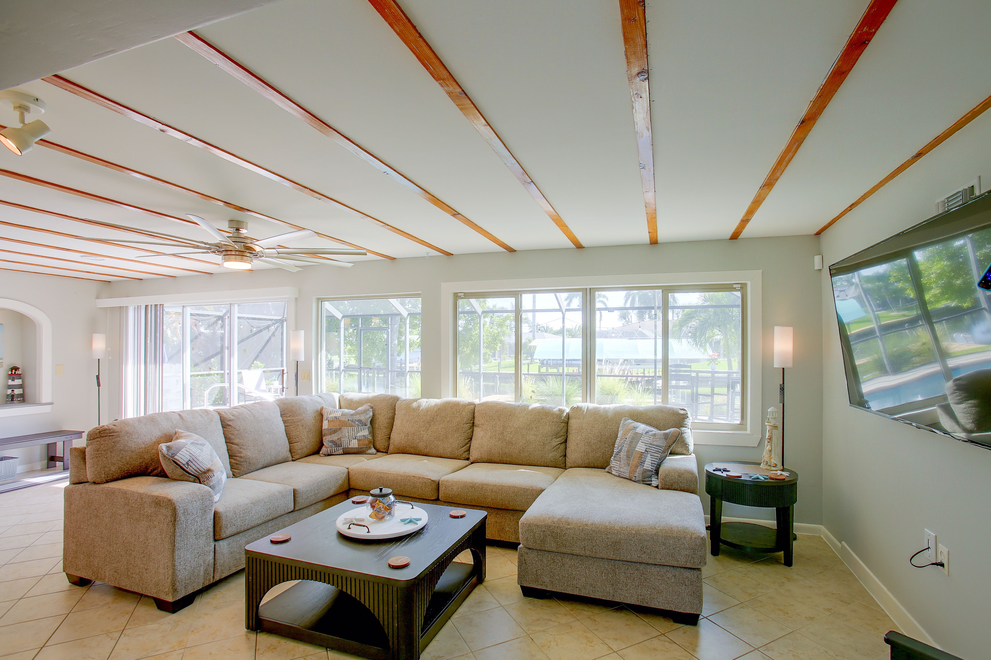Living Room | Smart TV