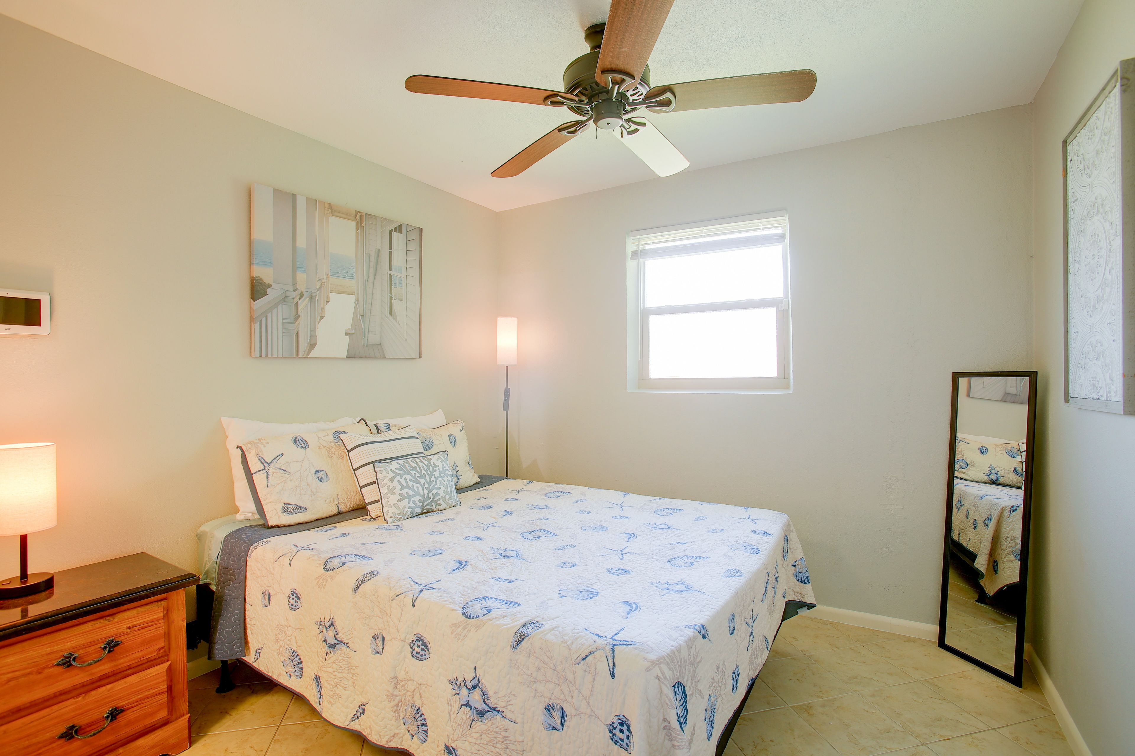 Bedroom 2 | Queen Bed
