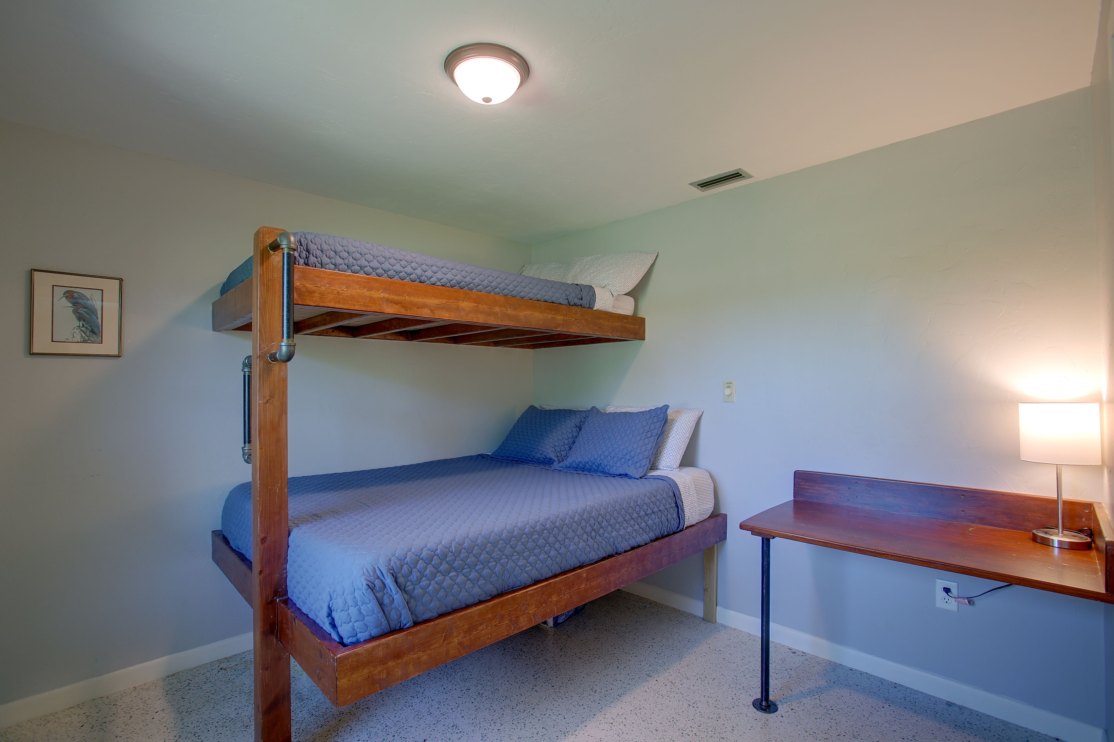 Bedroom 4 | Twin/Full Bunk Bed