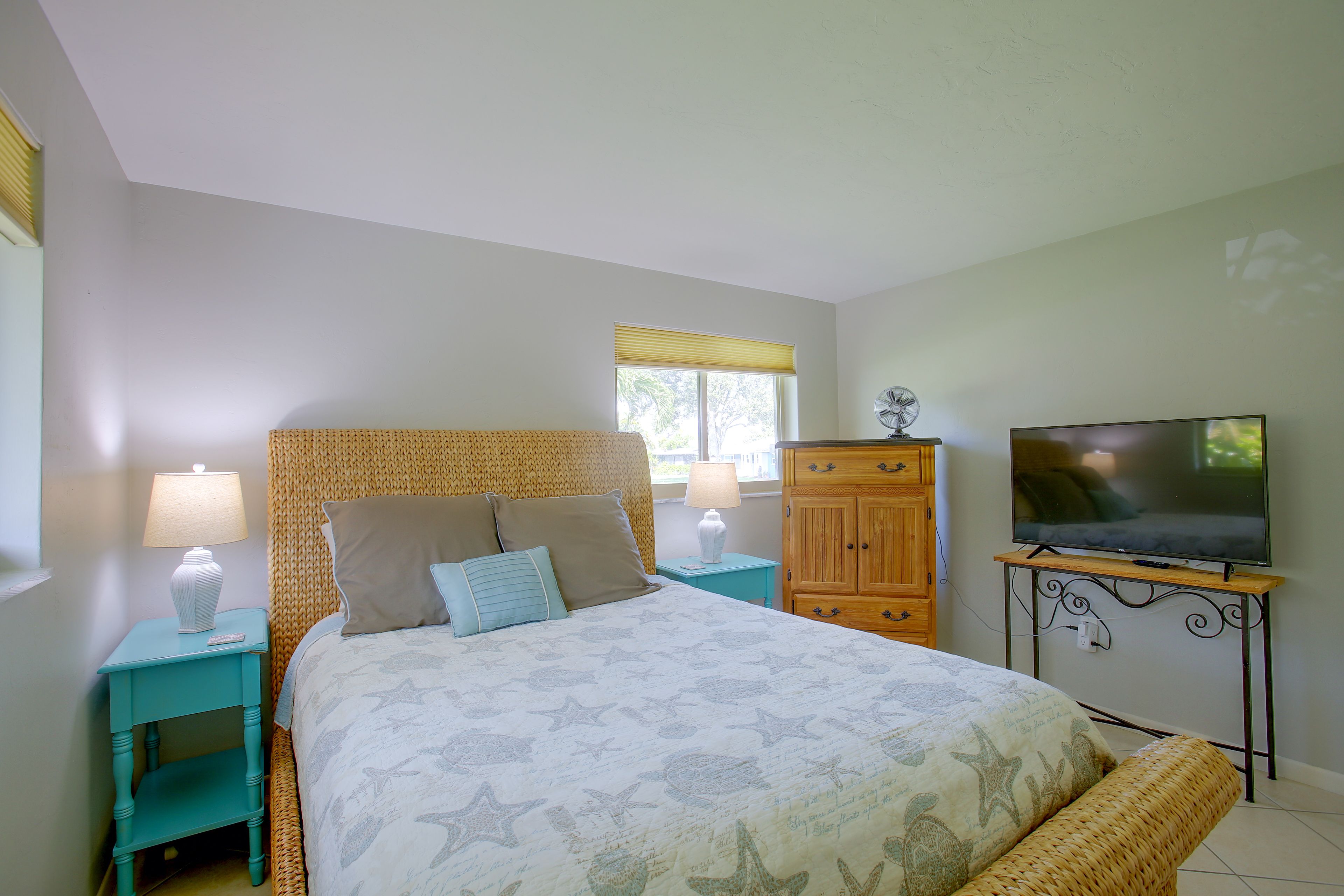 Bedroom 3 | Queen Bed