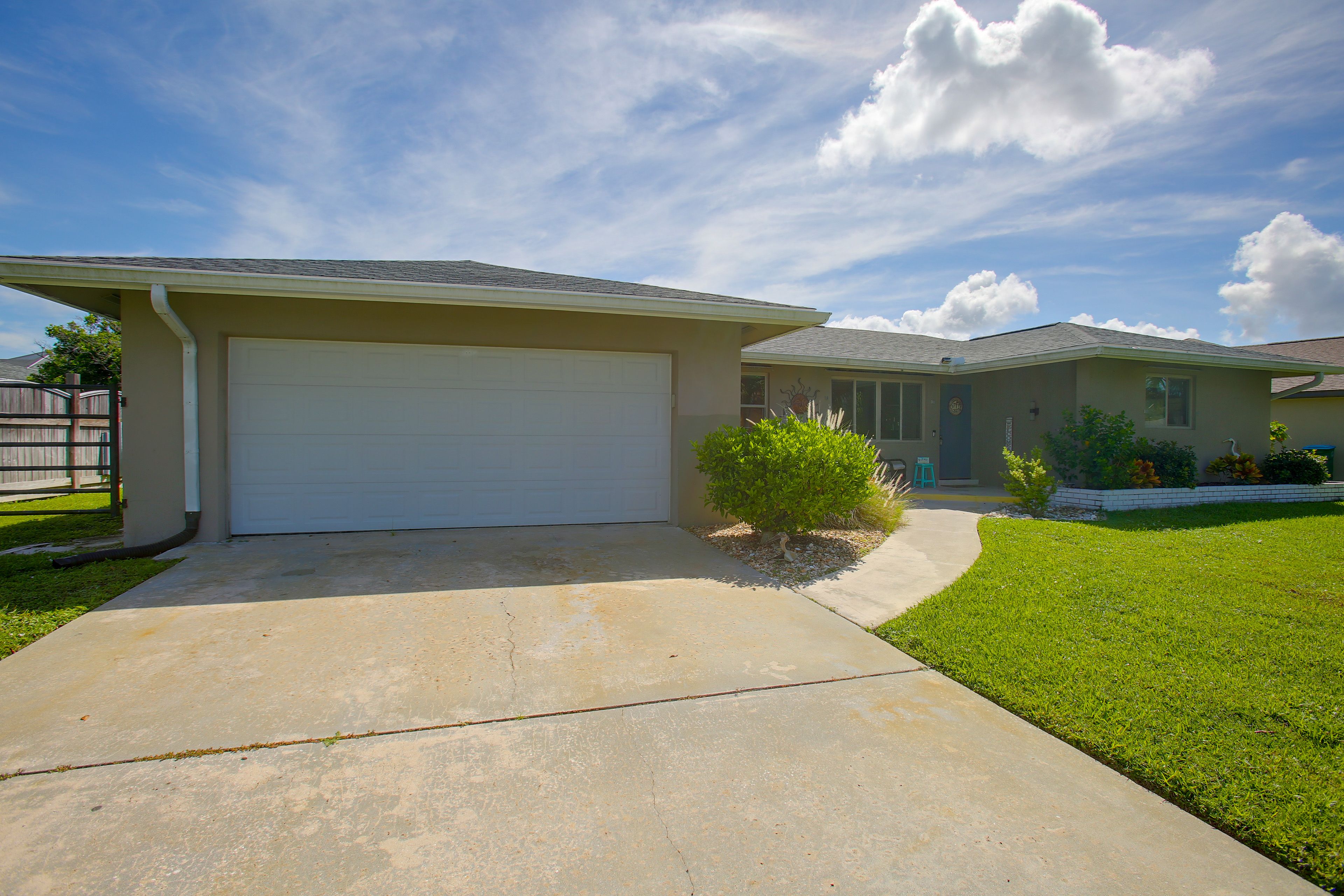 Parking | Driveway (2 Vehicles) | Garage (1 Vehicle)