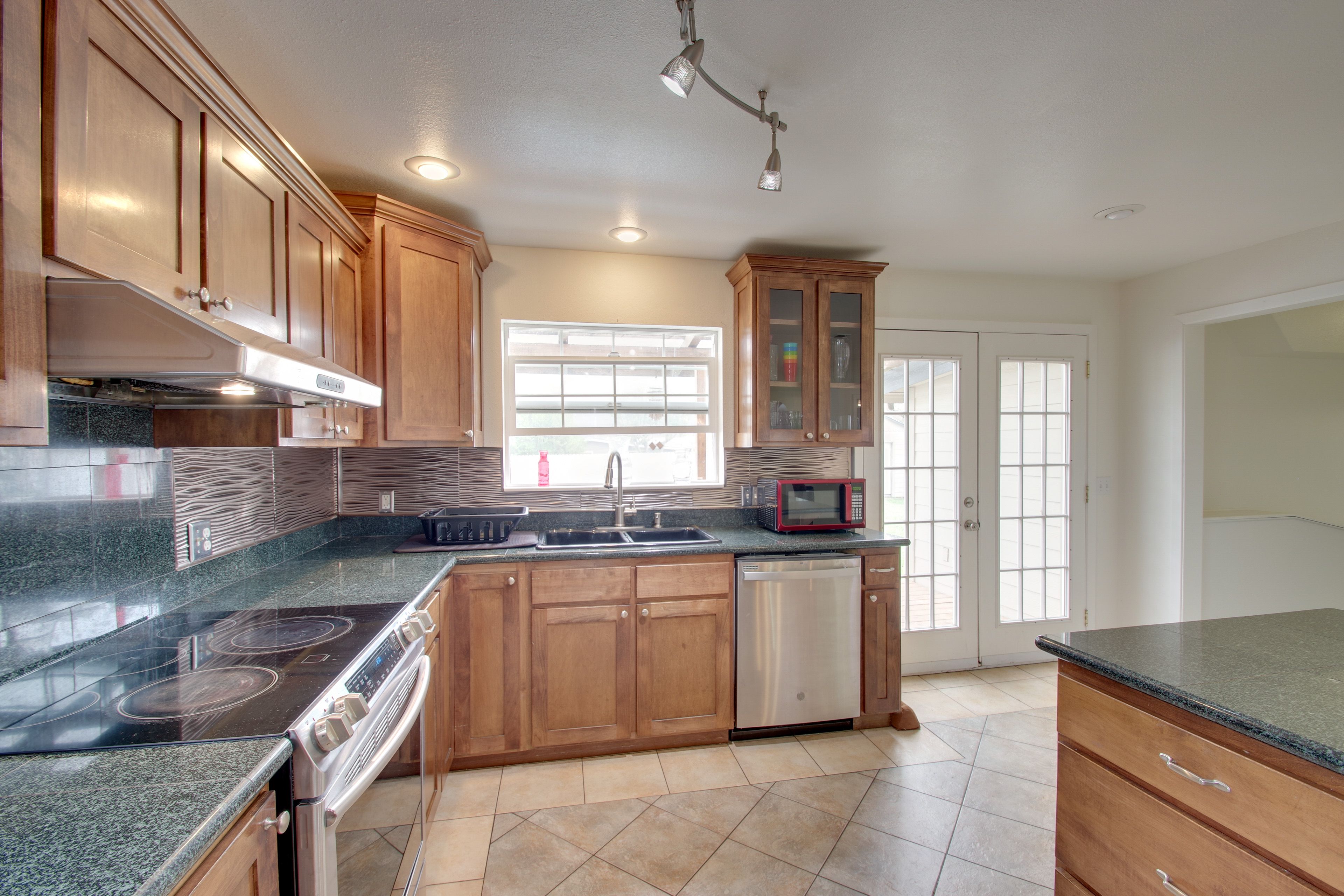 Kitchen | Coffee Maker | Blender | Dishwasher