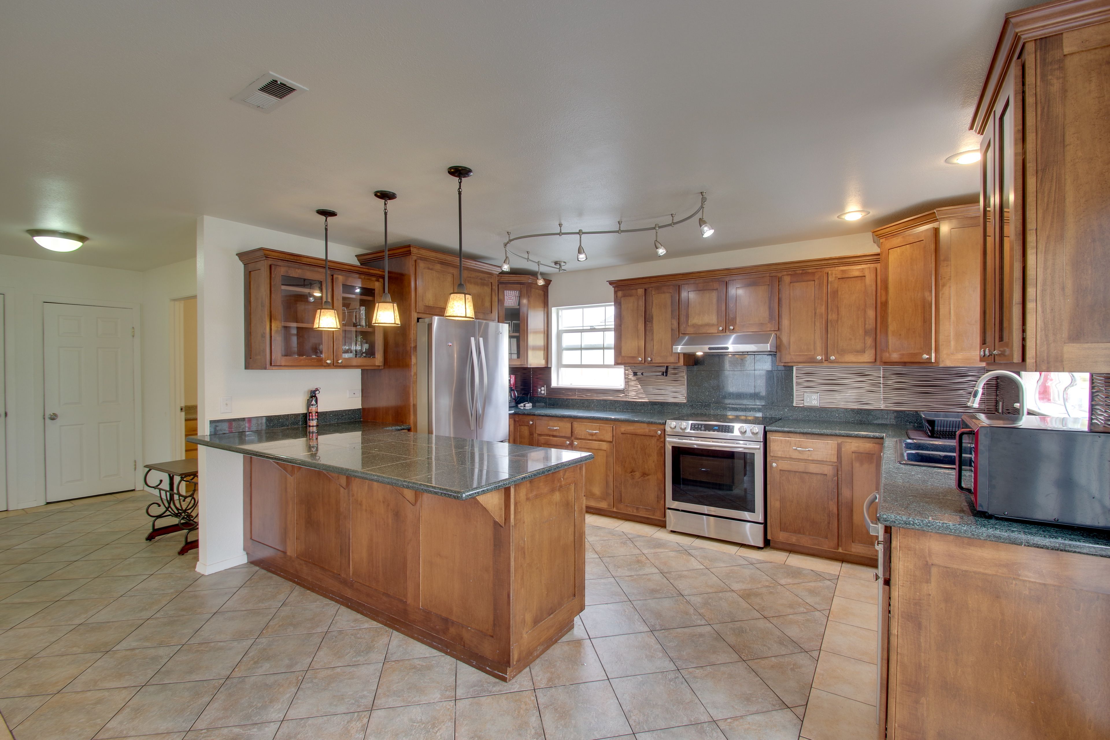Crescent City Vacation Rental | 5BR | 3BA | 2,600 Sq Ft | 2 Steps to Enter
