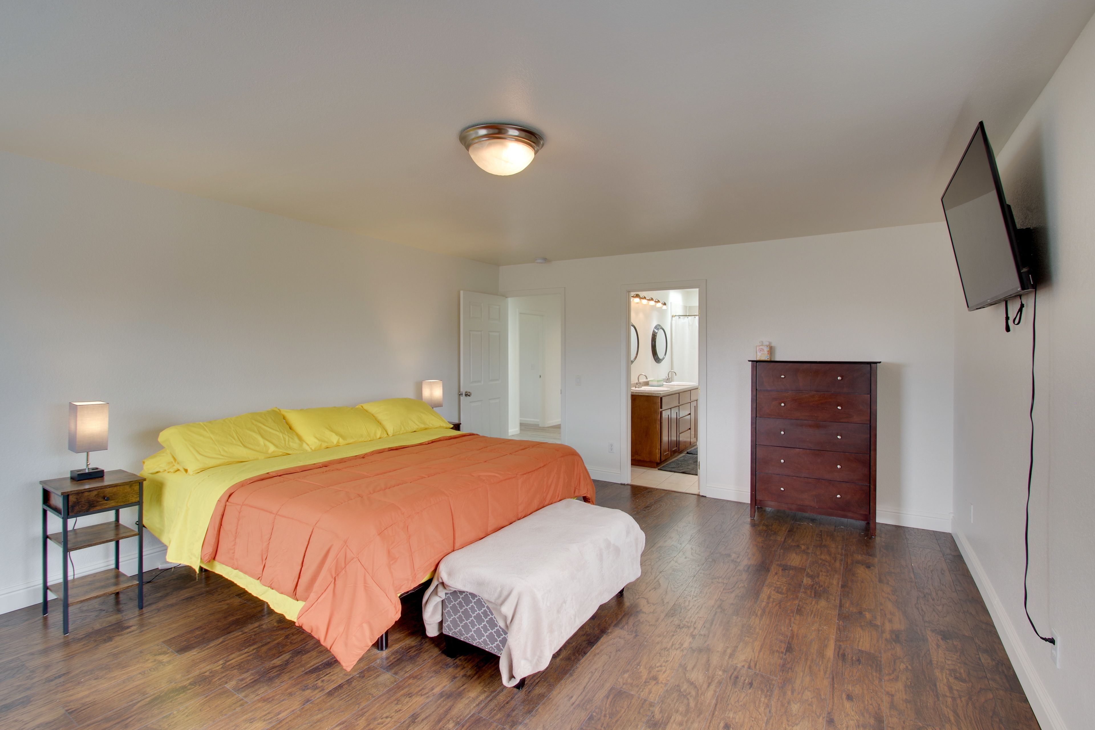 Bedroom 1 | King Bed | En-Suite Bathroom | Smart TV | 2nd Floor
