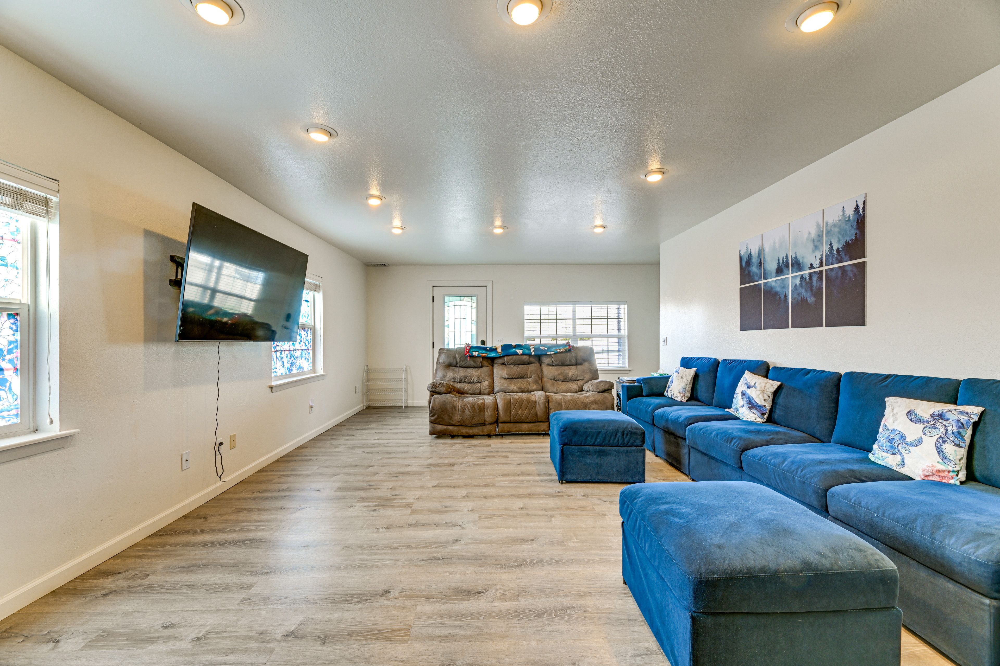 Living Room | Electric & Manual Recliners