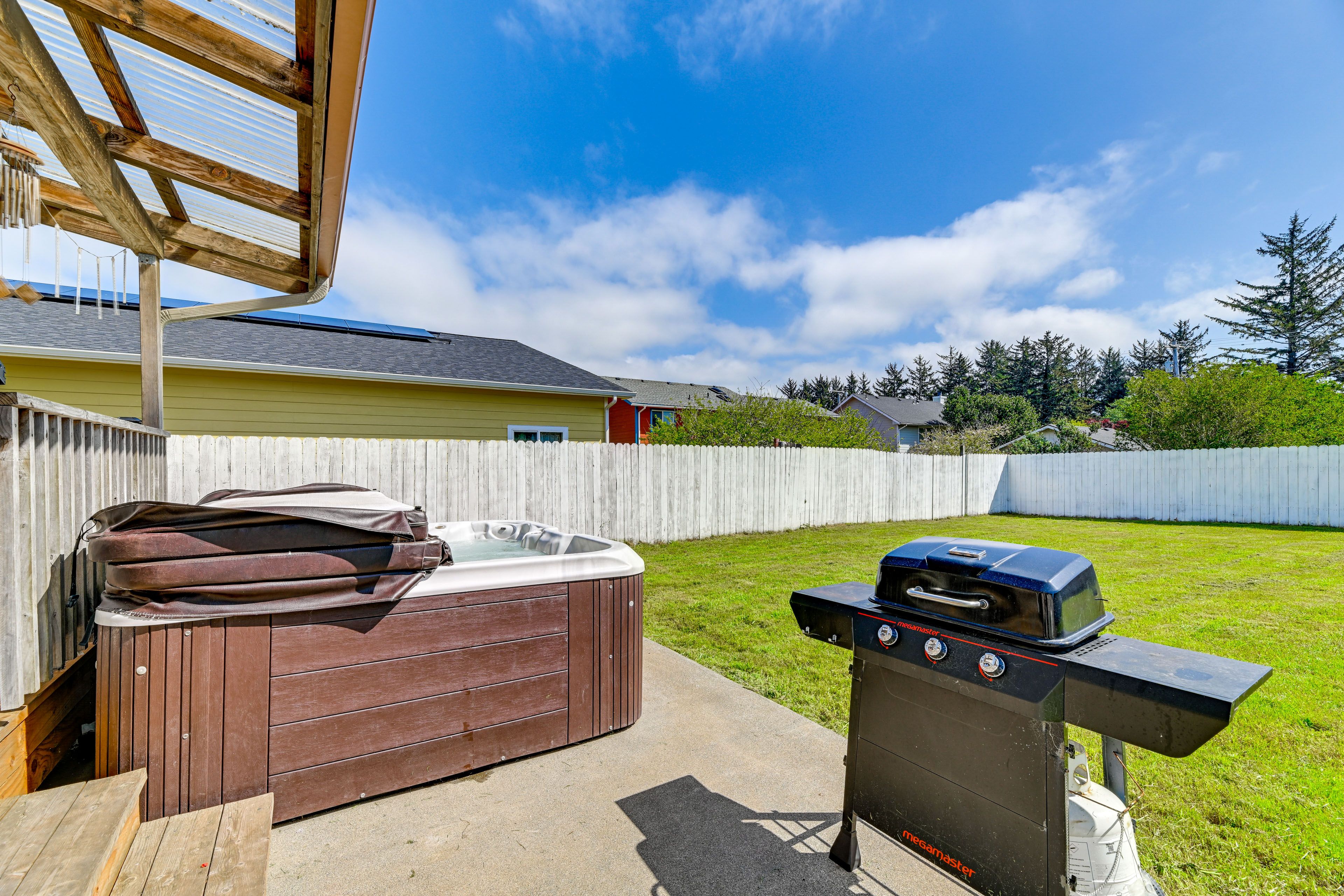 Fenced-In Backyard | Private Hot Tub