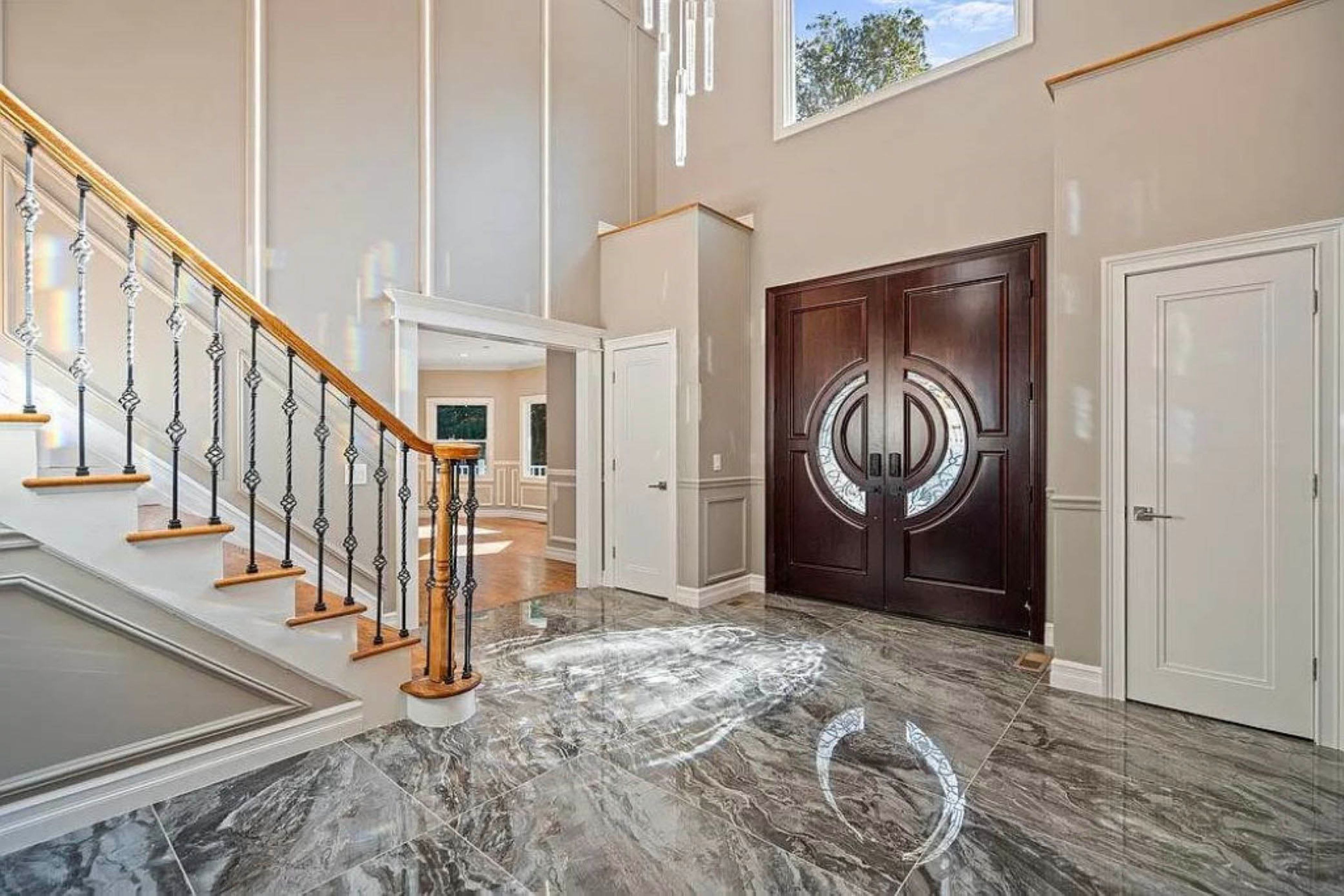 Entry | 1st Floor