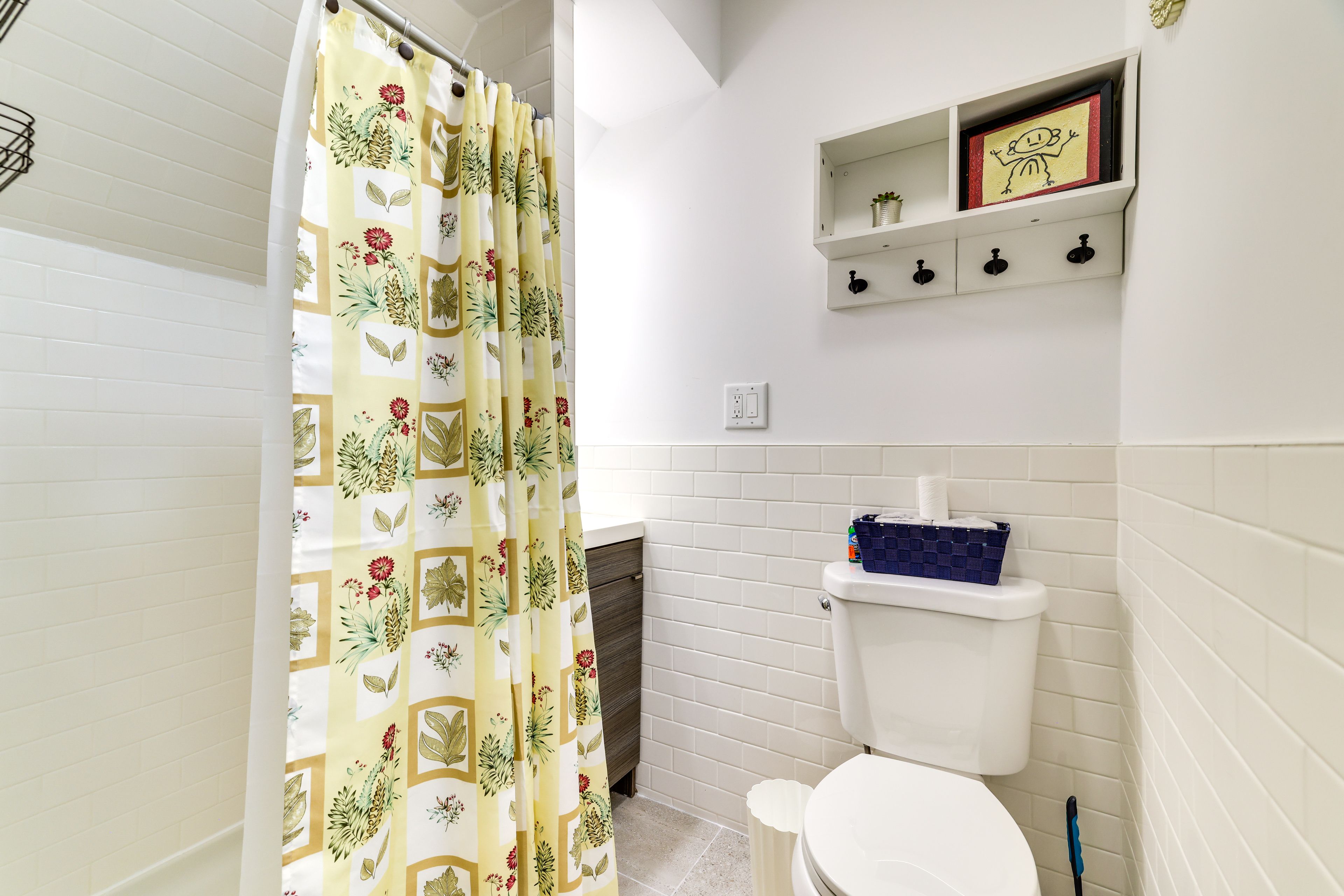 Full Bathroom | 2nd Floor