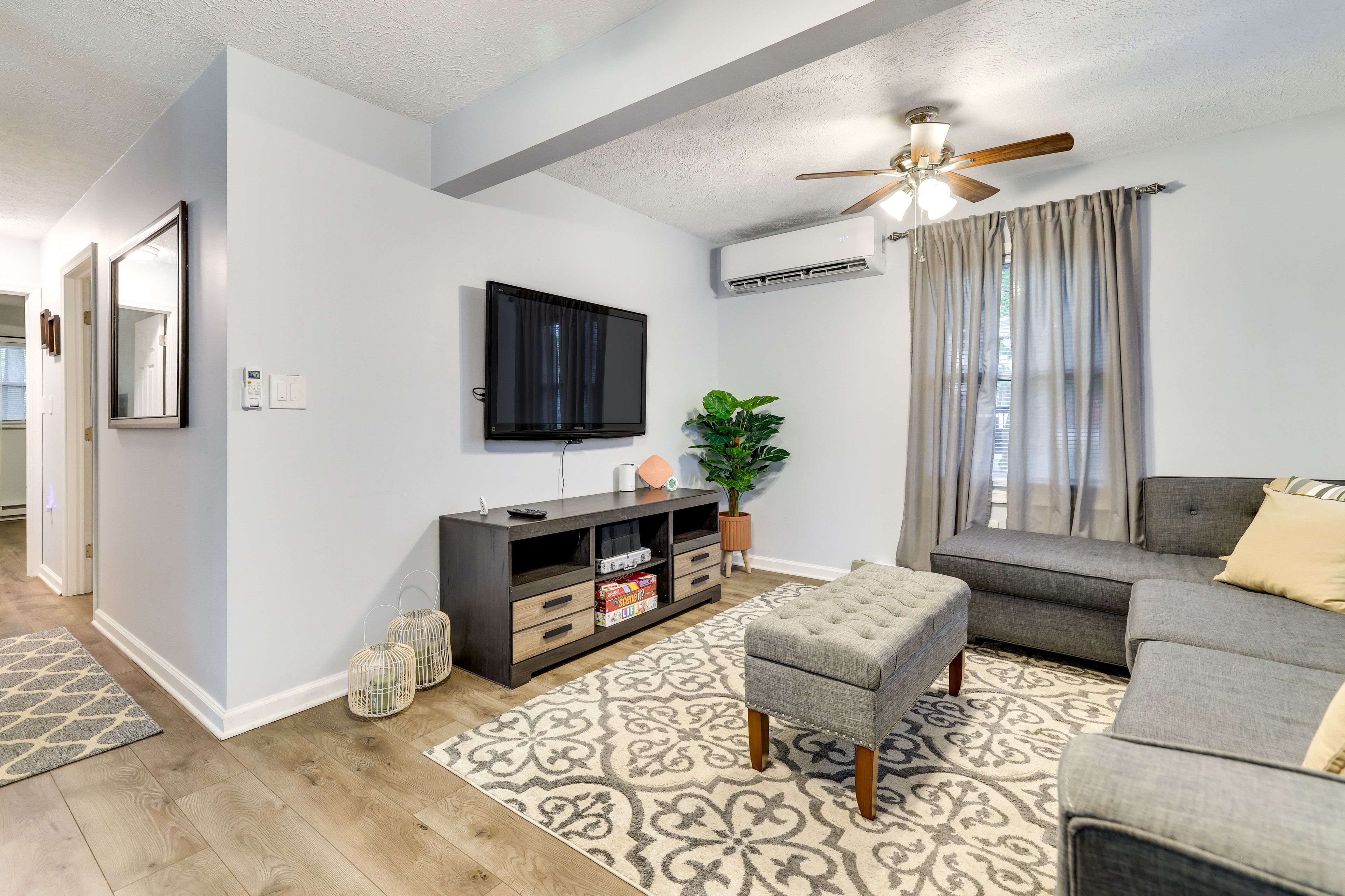 Living Room | Smart TV | Central A/C