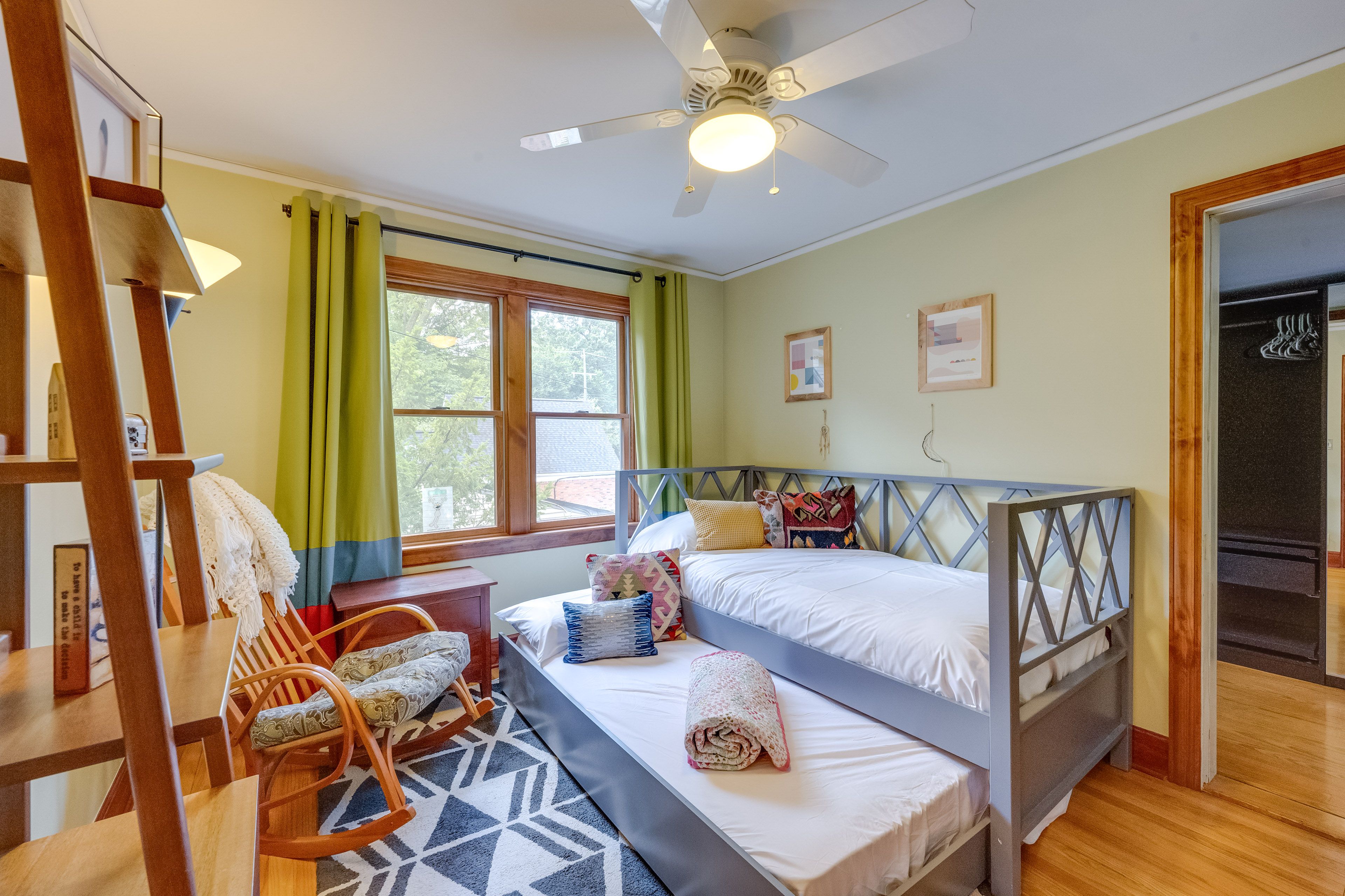 Bedroom 3 | Twin Daybed w/ Twin Trundle Bed