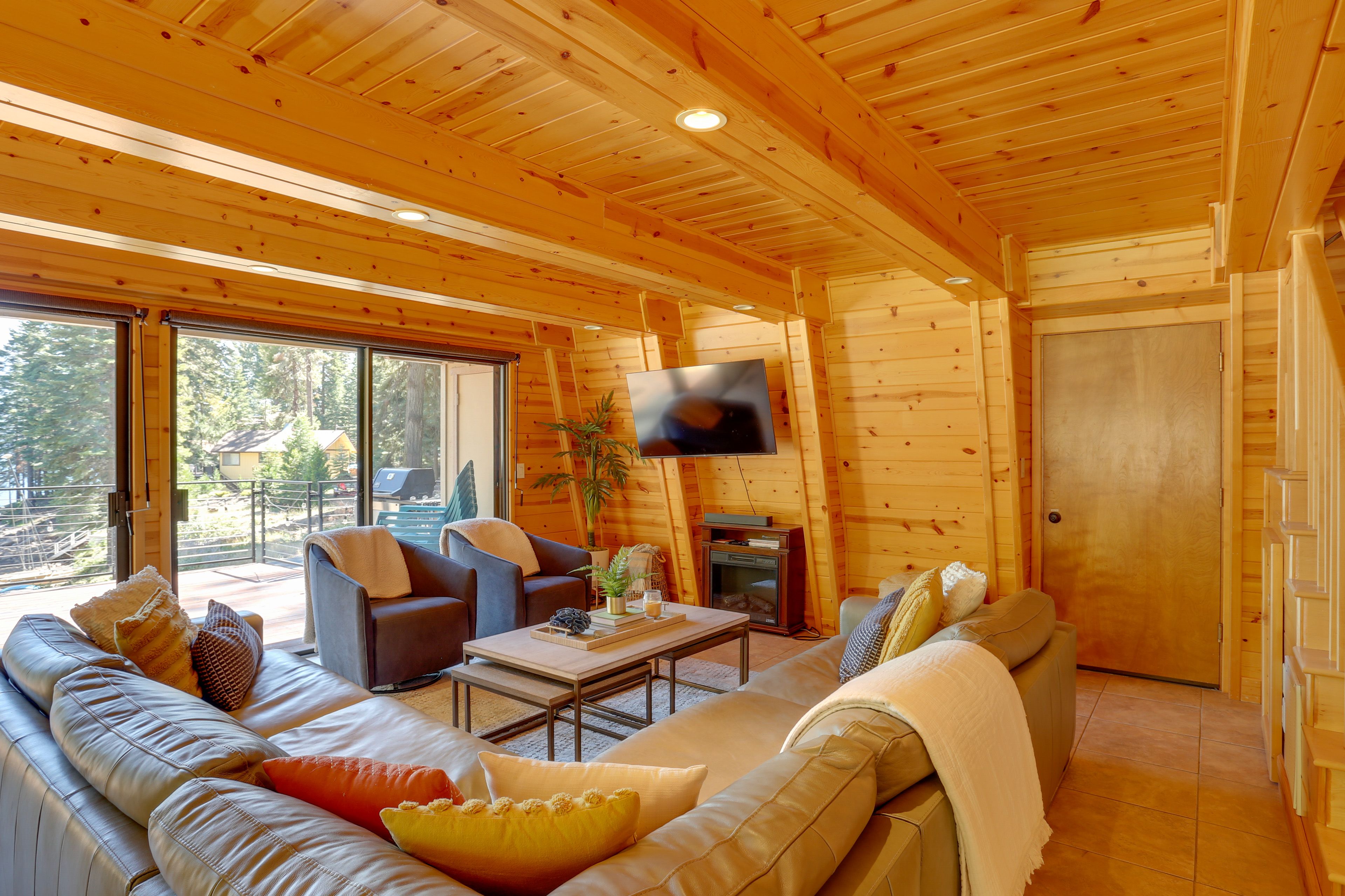 Living Room | 1st Floor | Smart TV | Expansive Lake Views