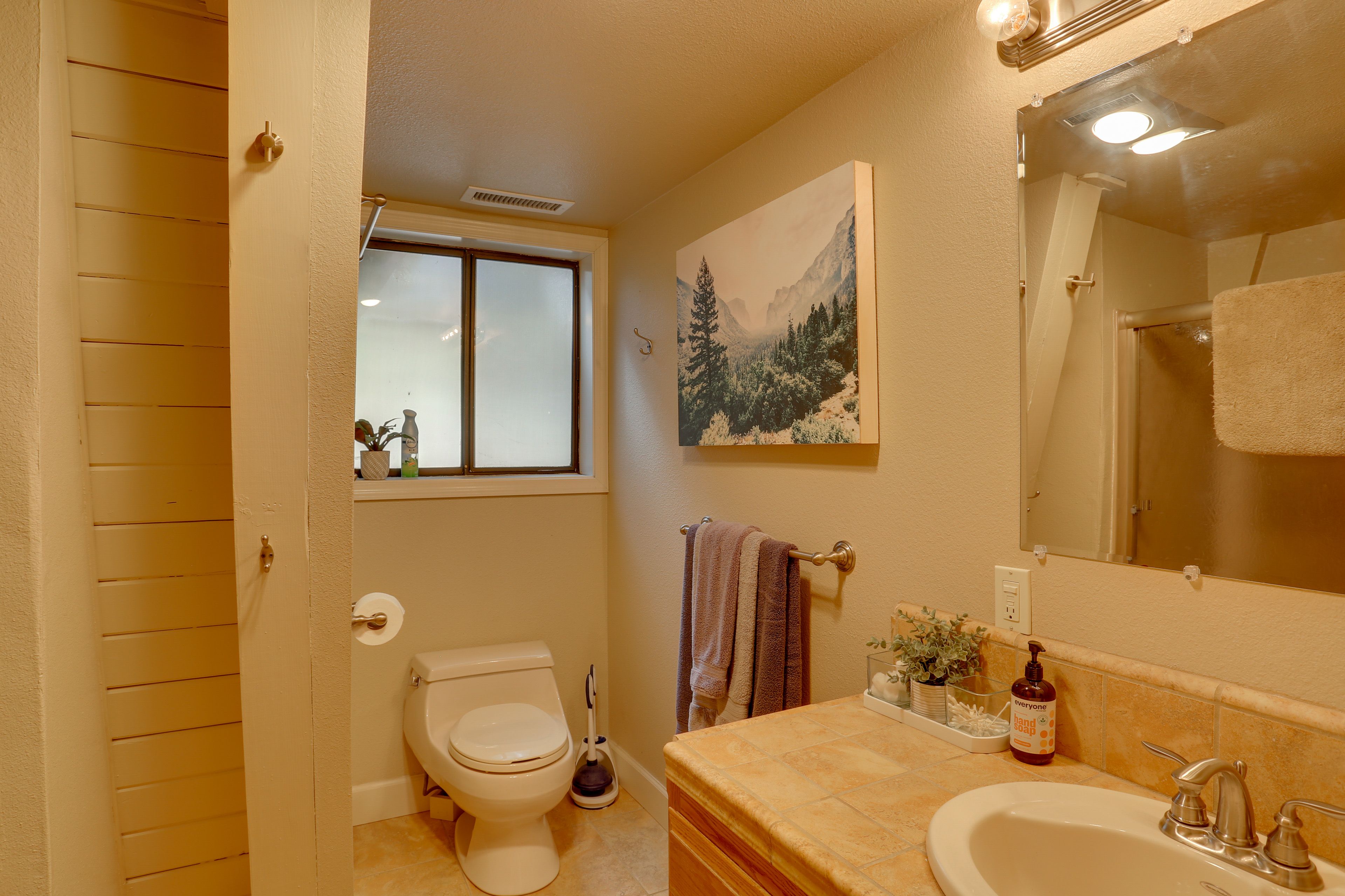 Full Bathroom | 2nd Floor | Hair Dryer