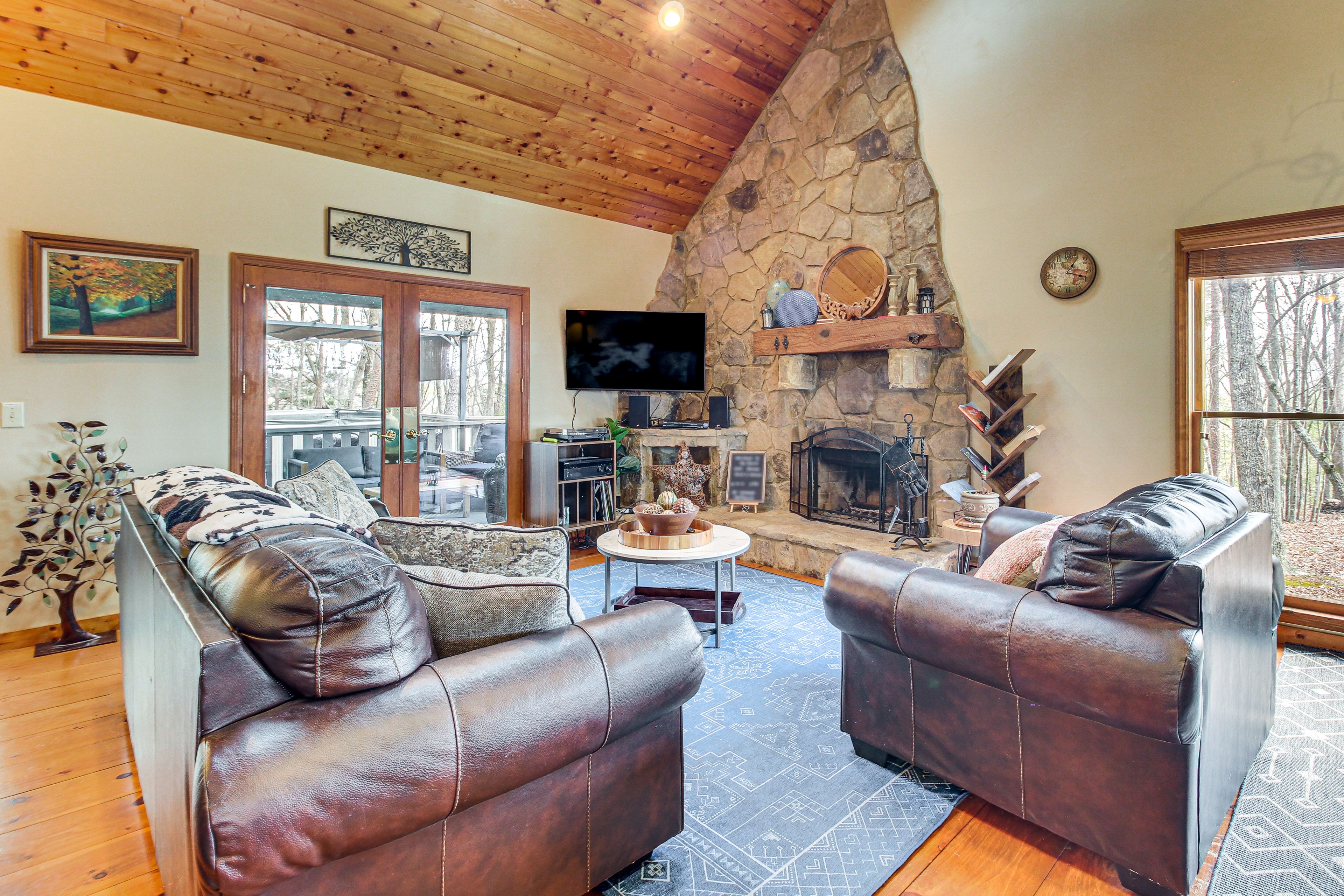 Living Room | Main Level | Wood Fireplace | Smart TV
