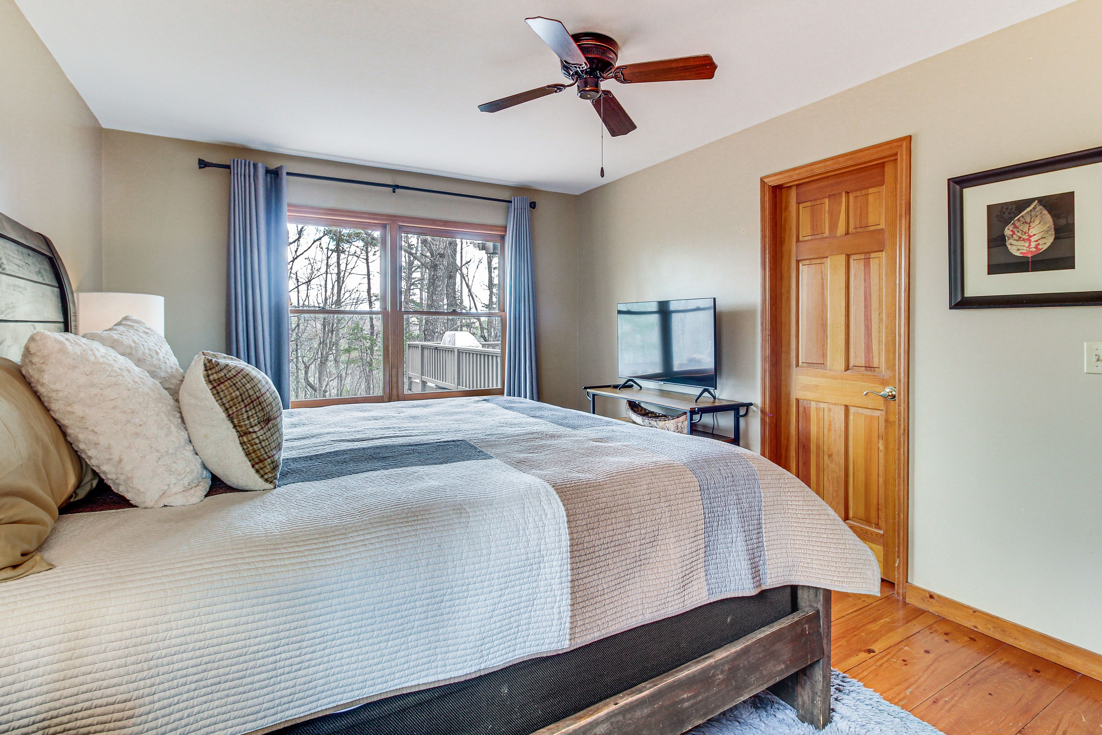Bedroom 1 | Main Level | King Bed | Smart TV