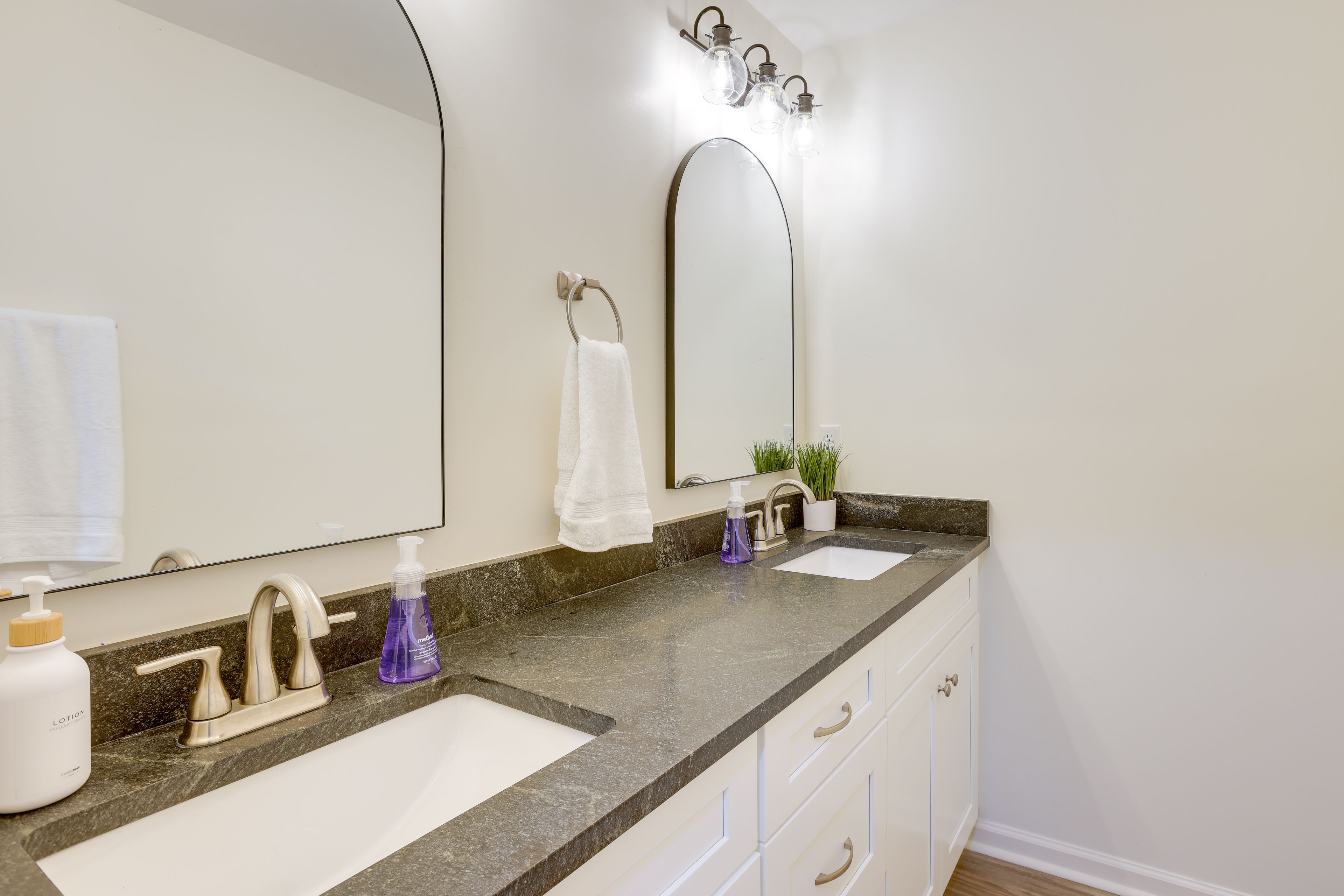 En-Suite Bathroom | Towels Provided | Complimentary Toiletries