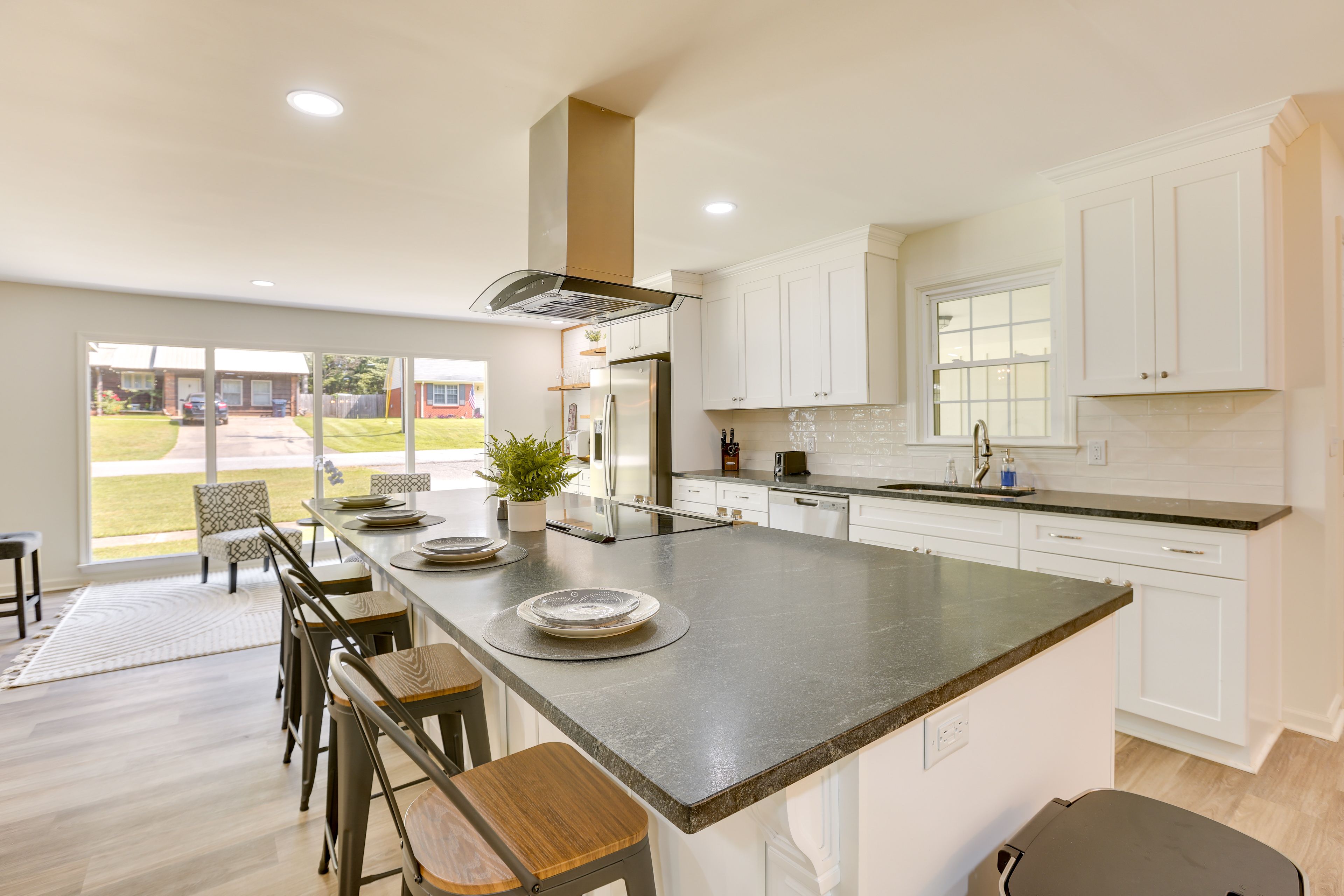 Kitchen | Cooking Basics | Coffee Maker | Paper Towels/Trash Bags Provided