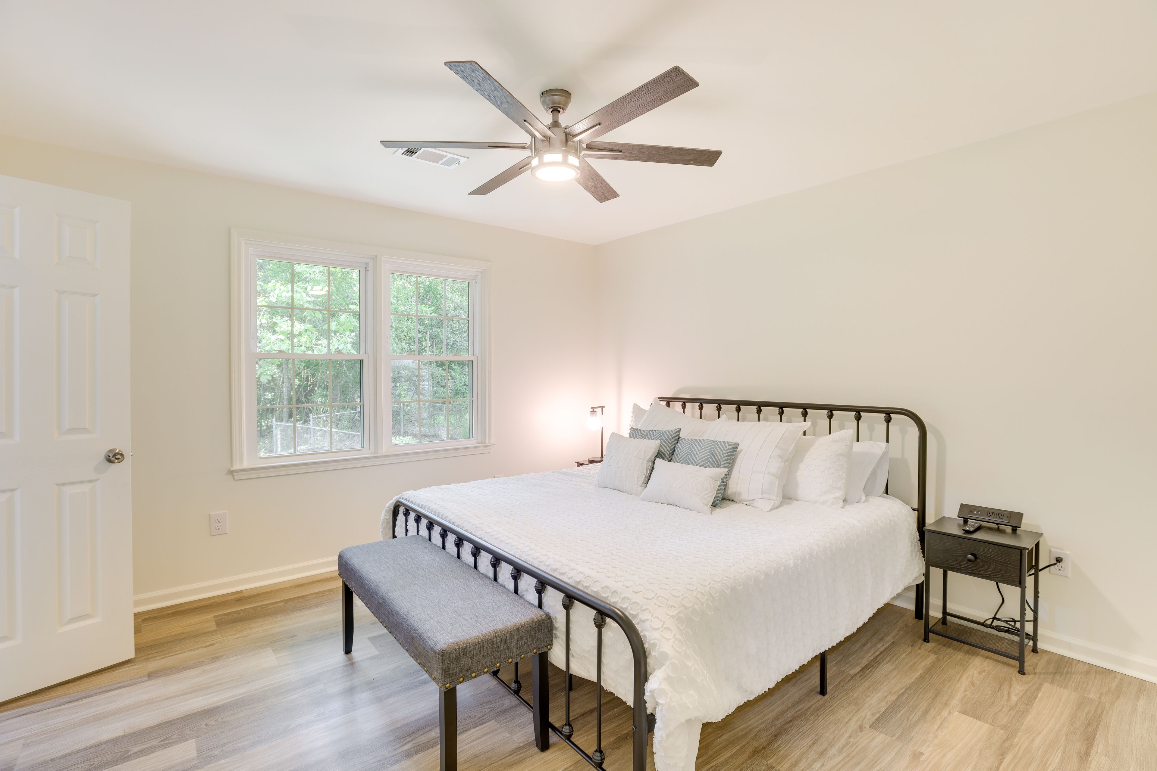 Bedroom 1 | King Bed | Linens Provided | En-Suite Bathroom