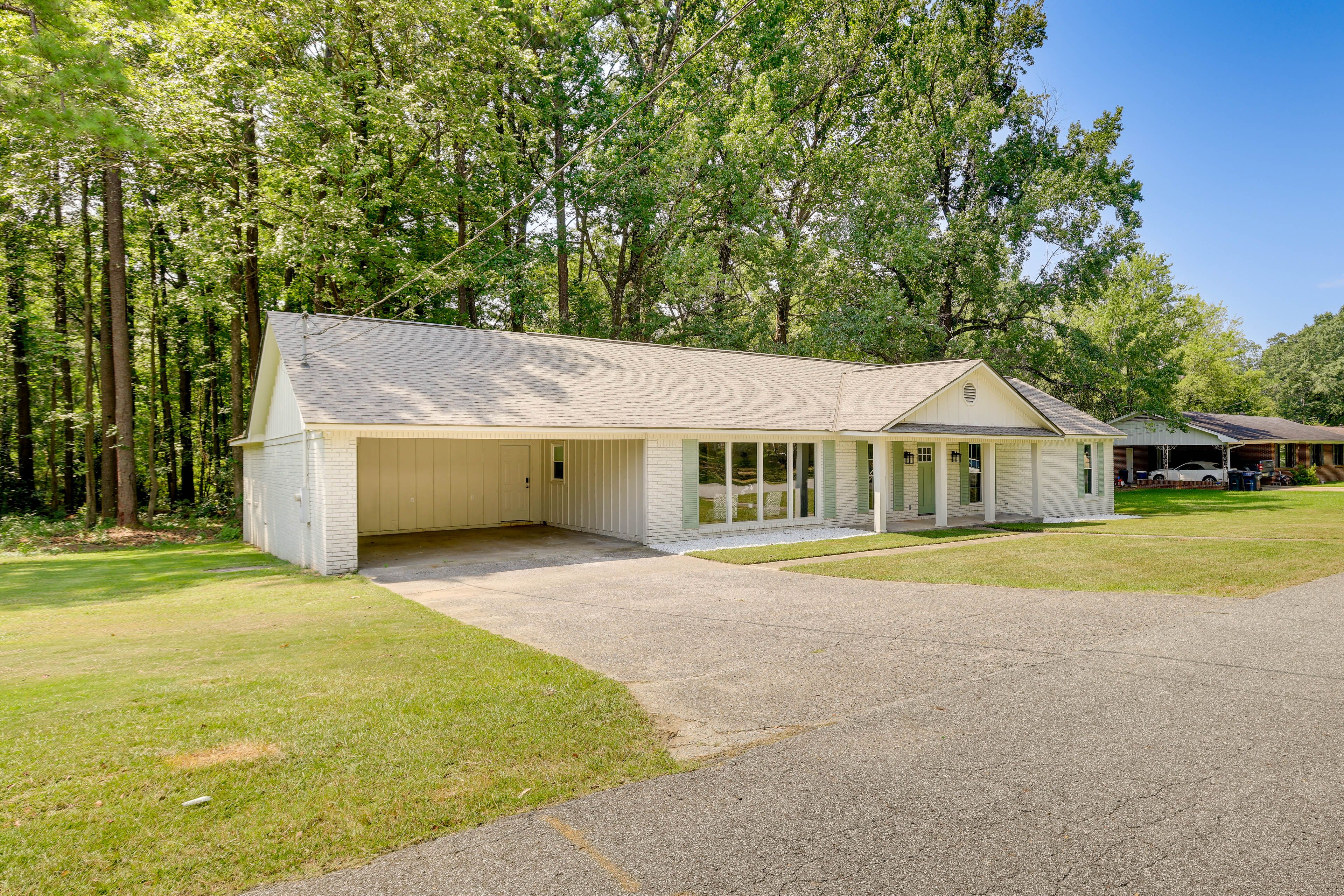 Parking | Carport (2 Vehicles) | Driveway (4 Vehicles)