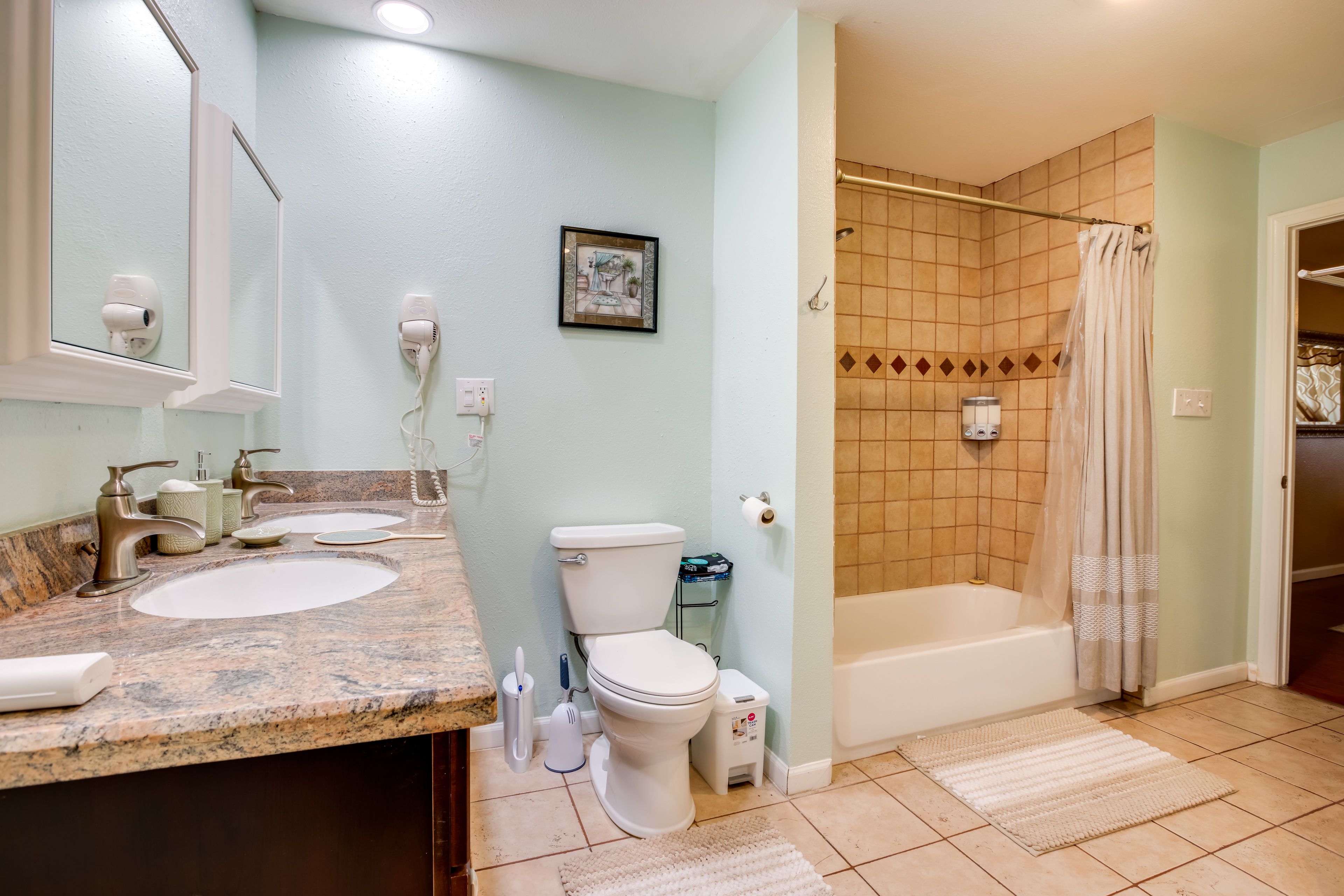 Full Bathroom | Complimentary Toiletries | Hair Dryer
