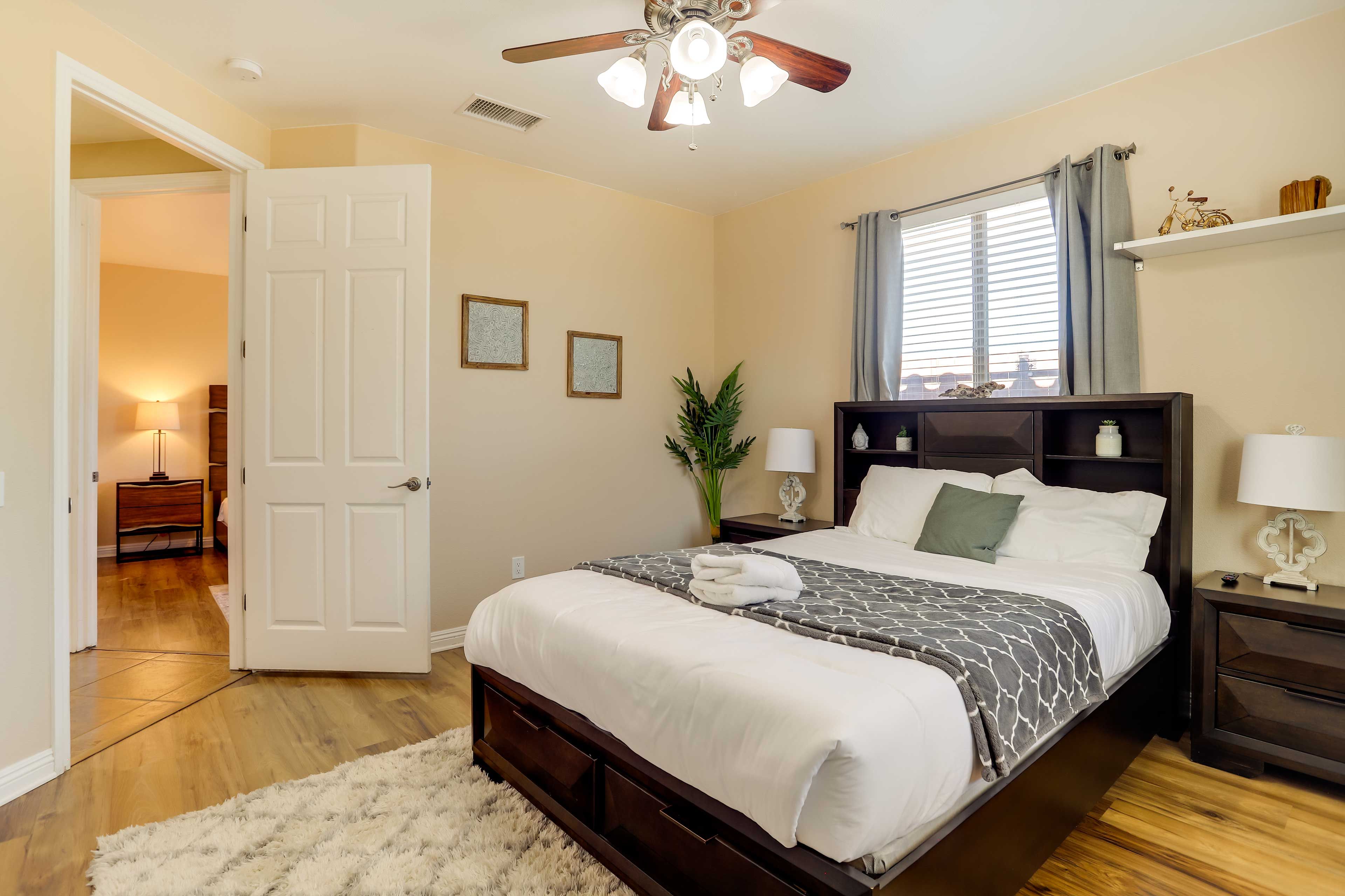 Bedroom 3 | Queen Bed
