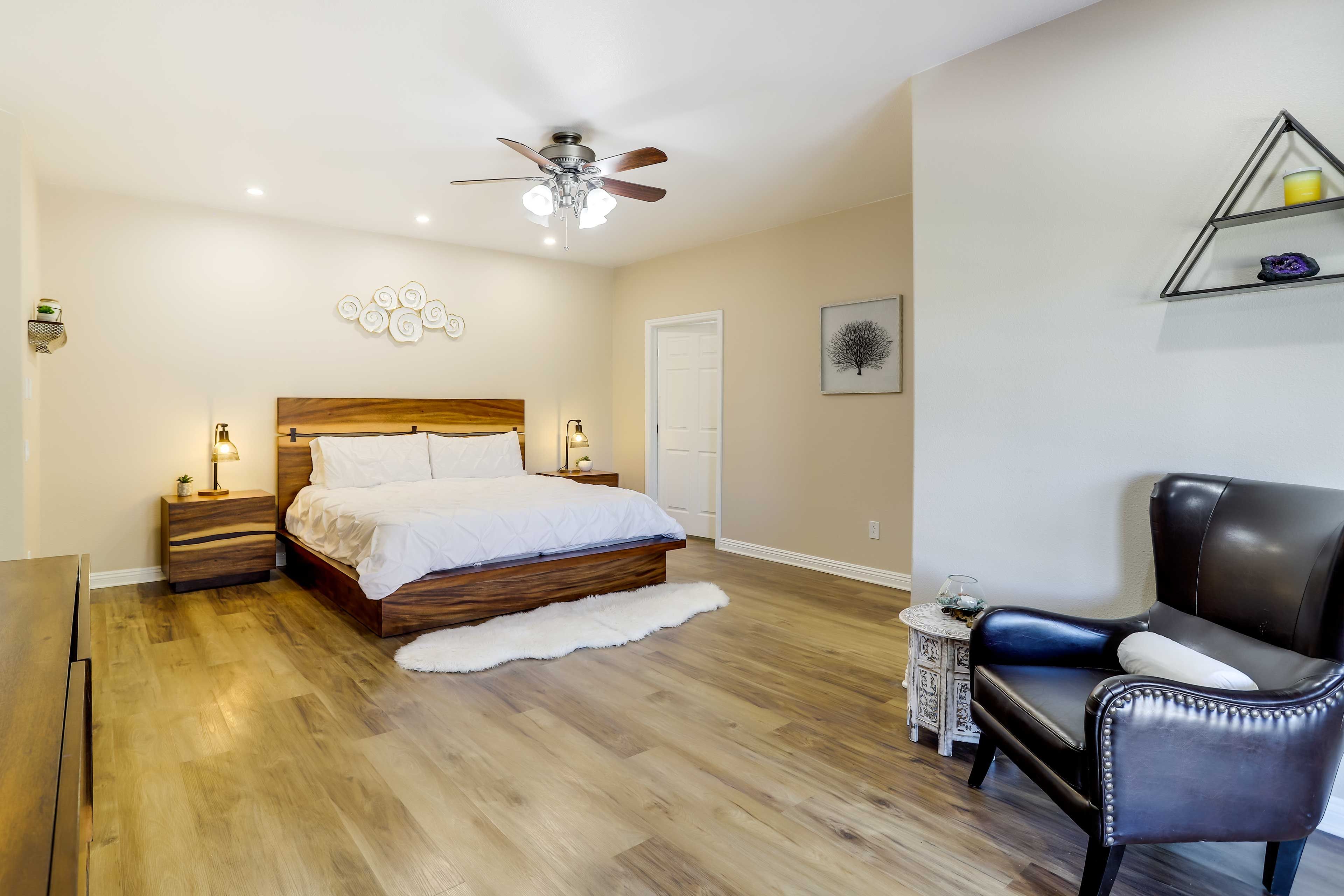 Bedroom 1 | King Bed