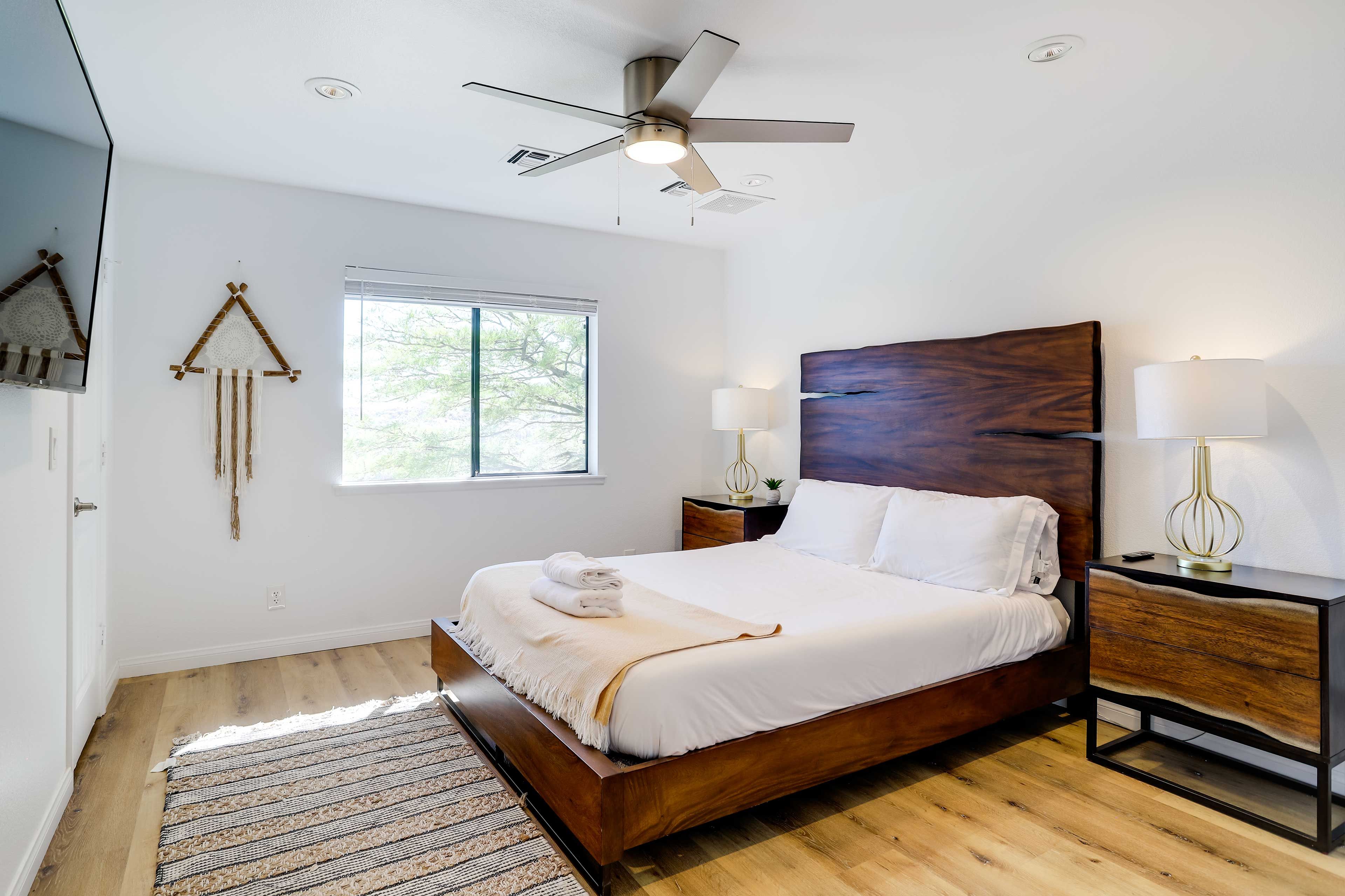 Bedroom 3 | Queen Bed