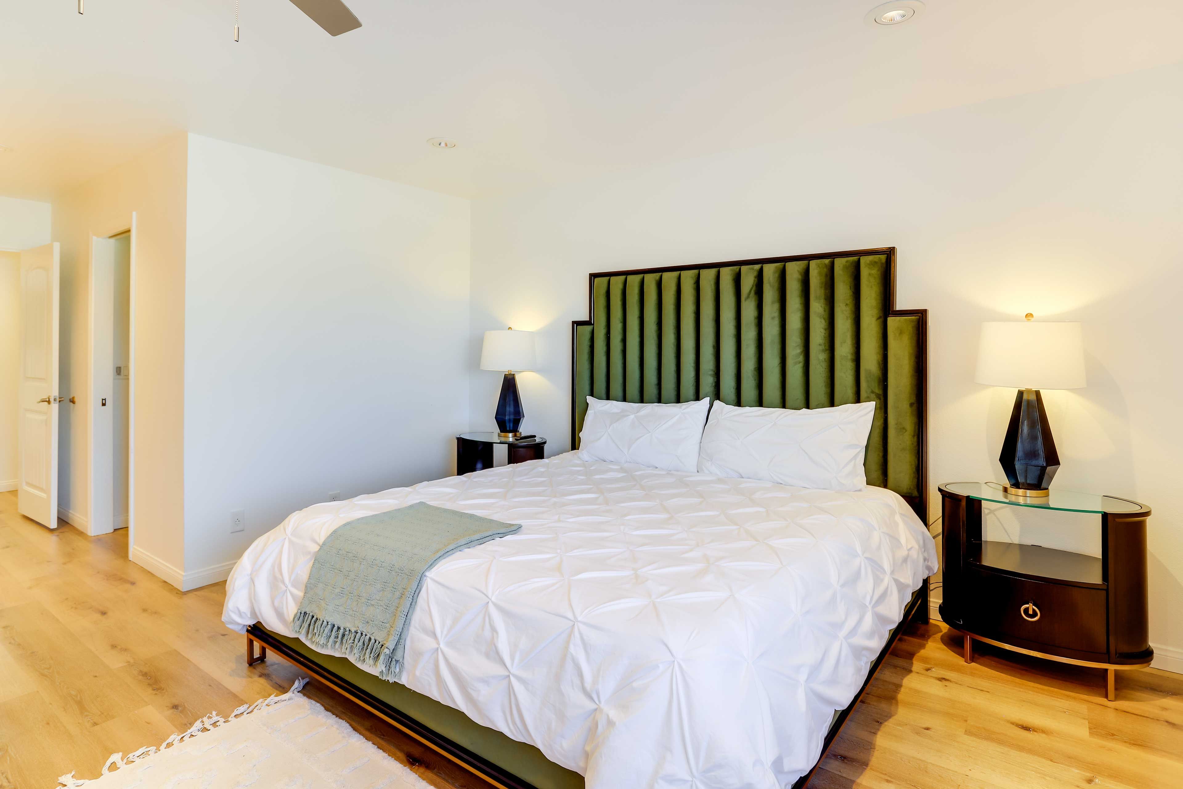 Bedroom 1 | King Bed