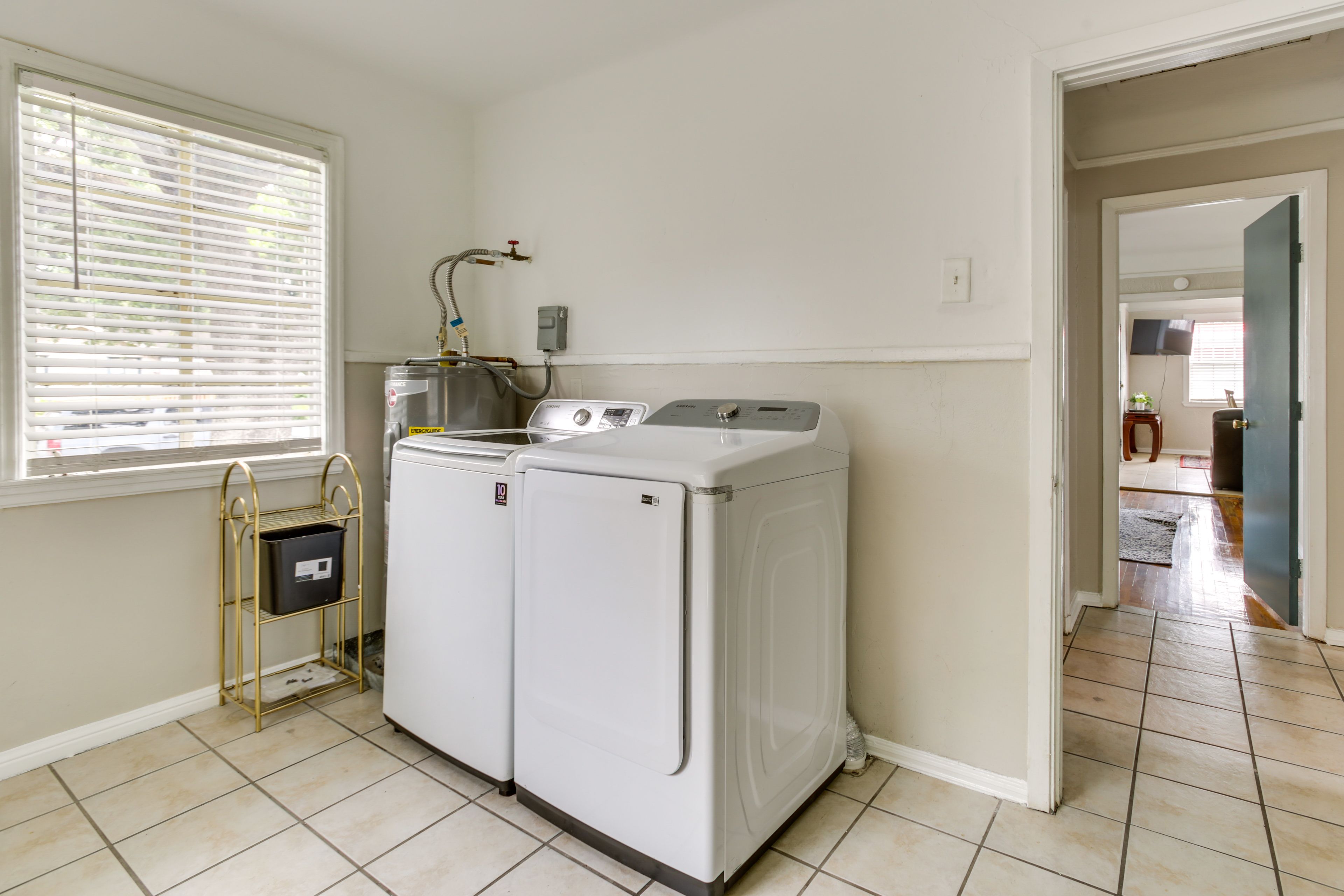 Washer & Dryer | Linens Provided