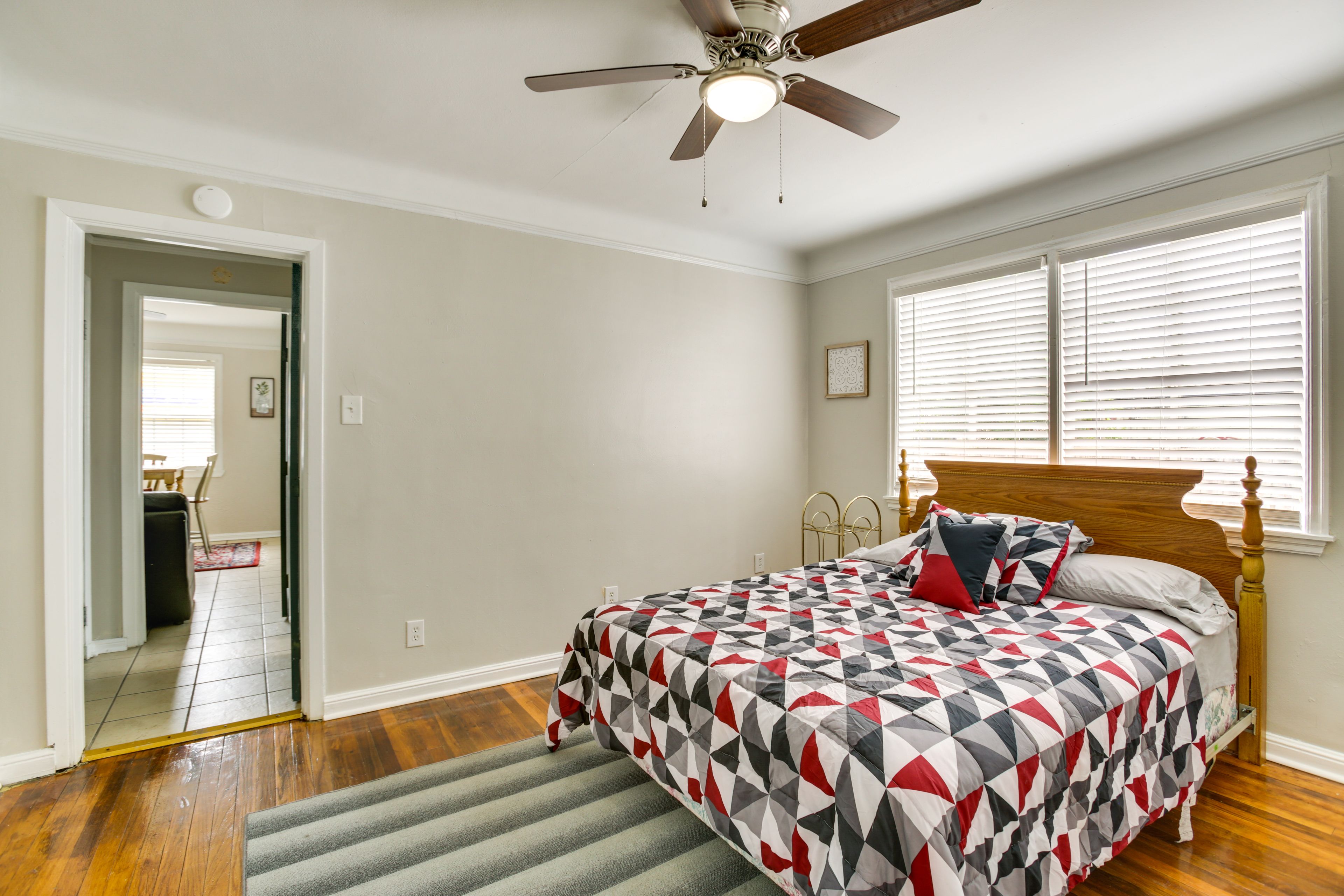 Bedroom 1 | Queen Bed