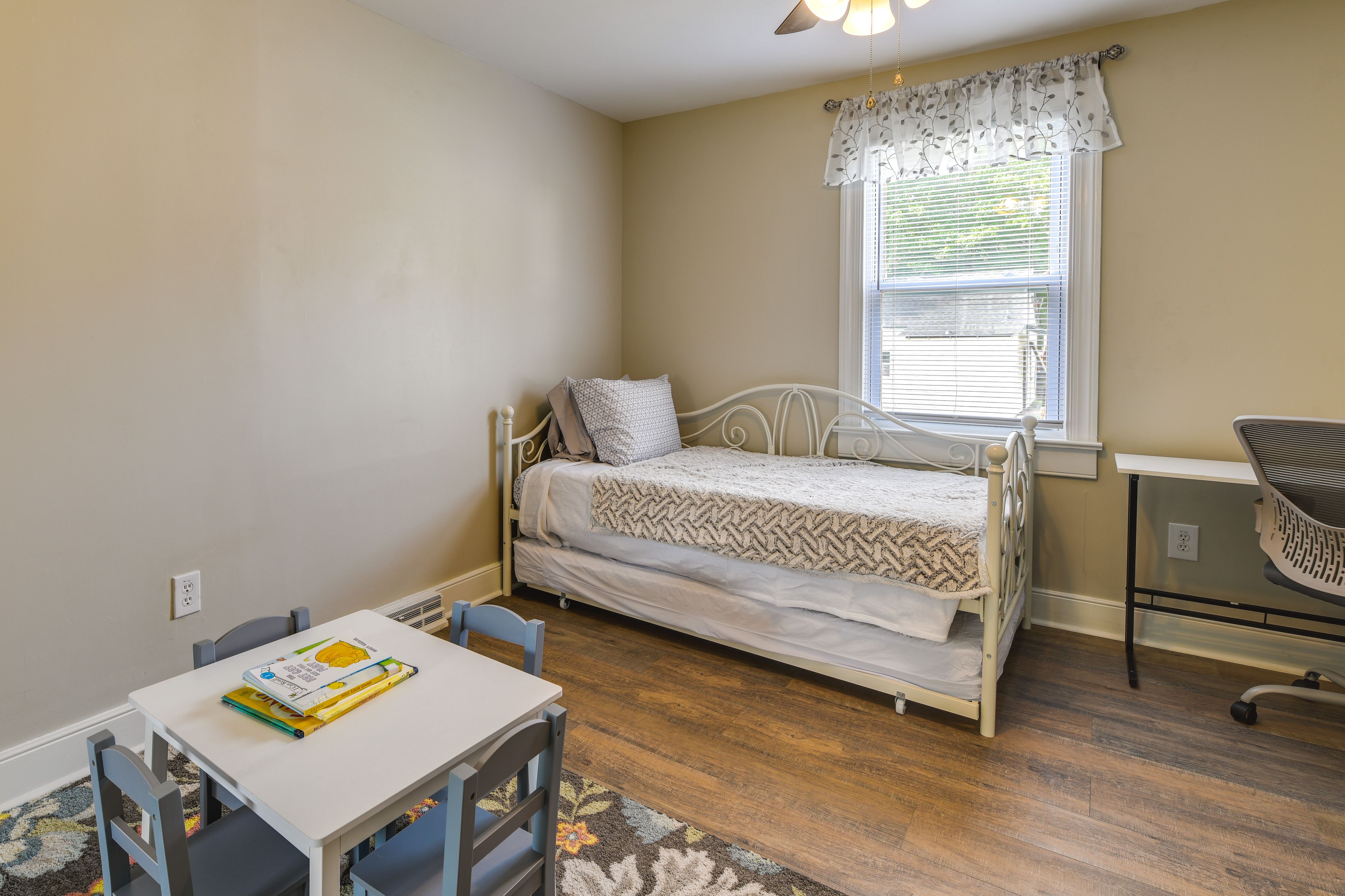 Bedroom 4 | Twin Daybed w/ Twin Trundle