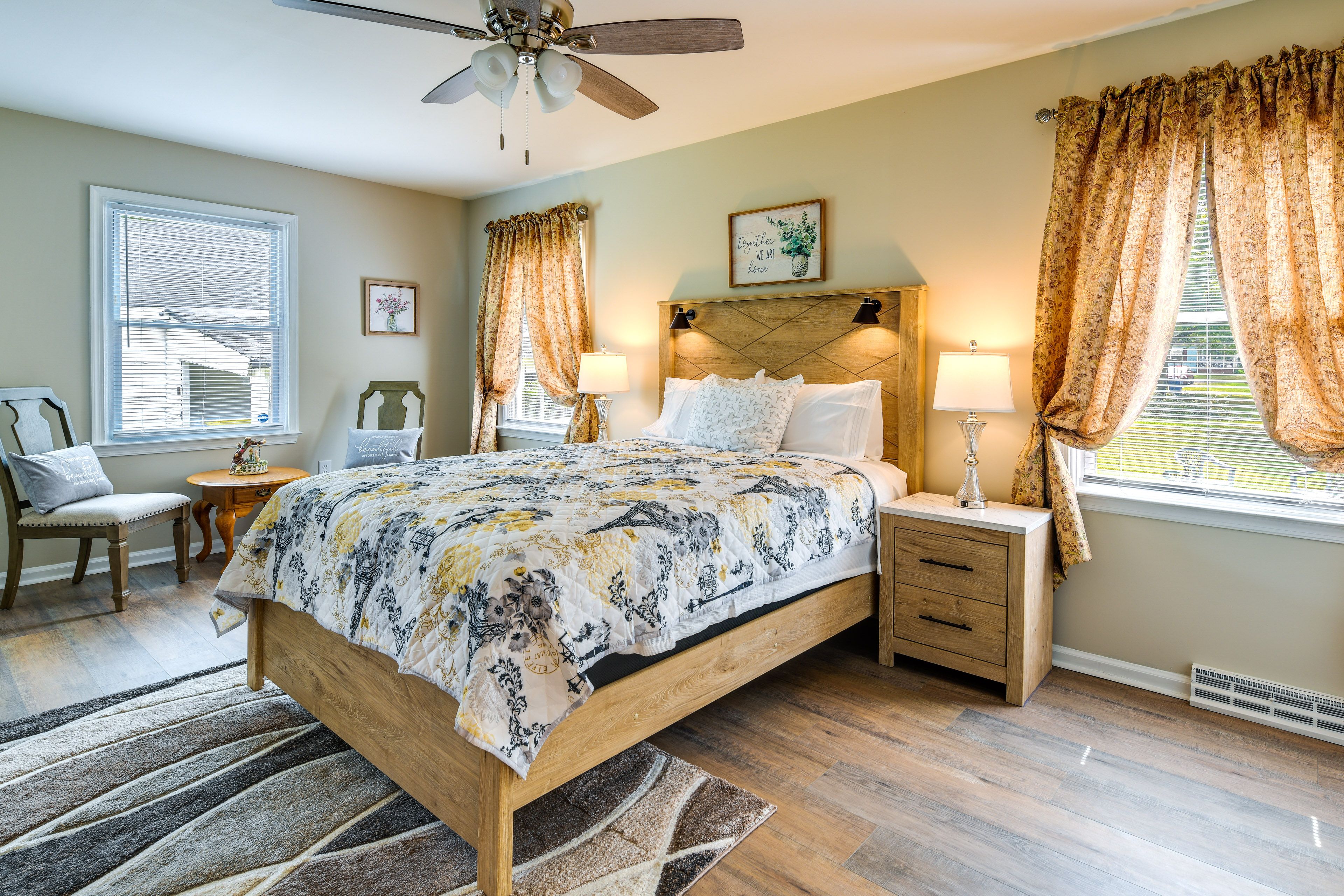 Bedroom 1 | Queen Bed | Smart TV | En-Suite Bathroom