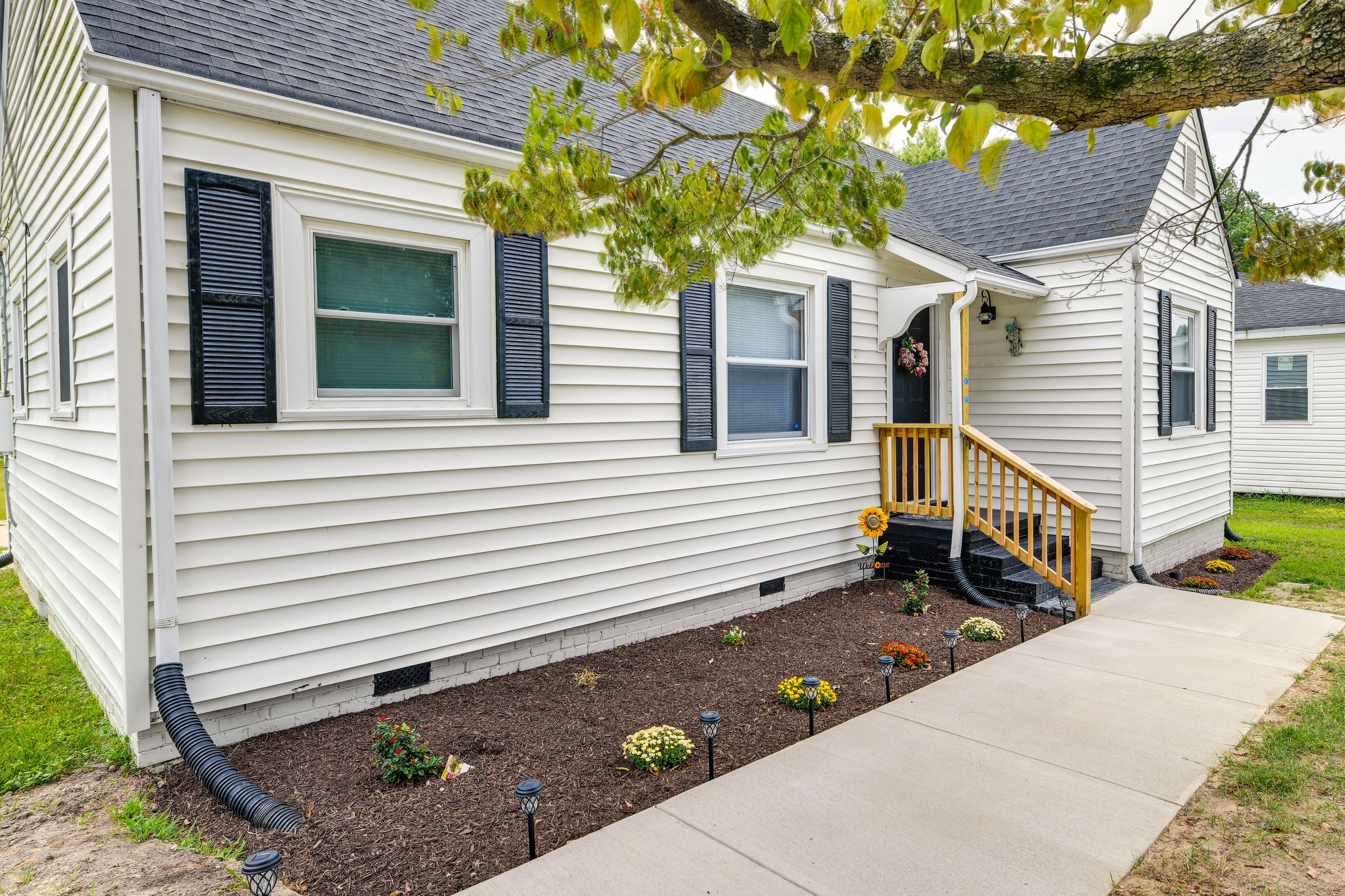 Home Exterior | 1 Exterior Security Camera (Facing Out)