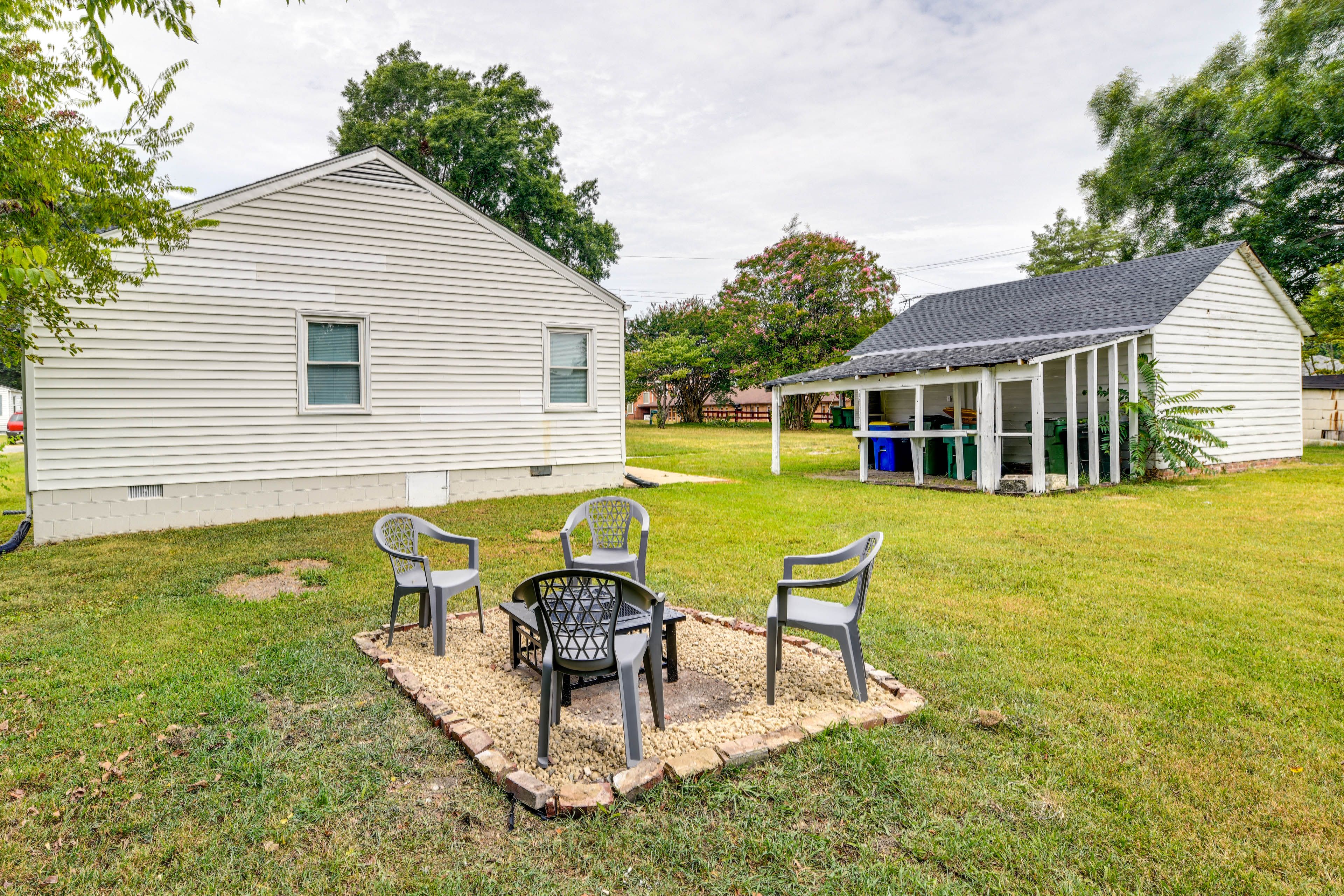 Yard Area | Fire Pit w/ Seating