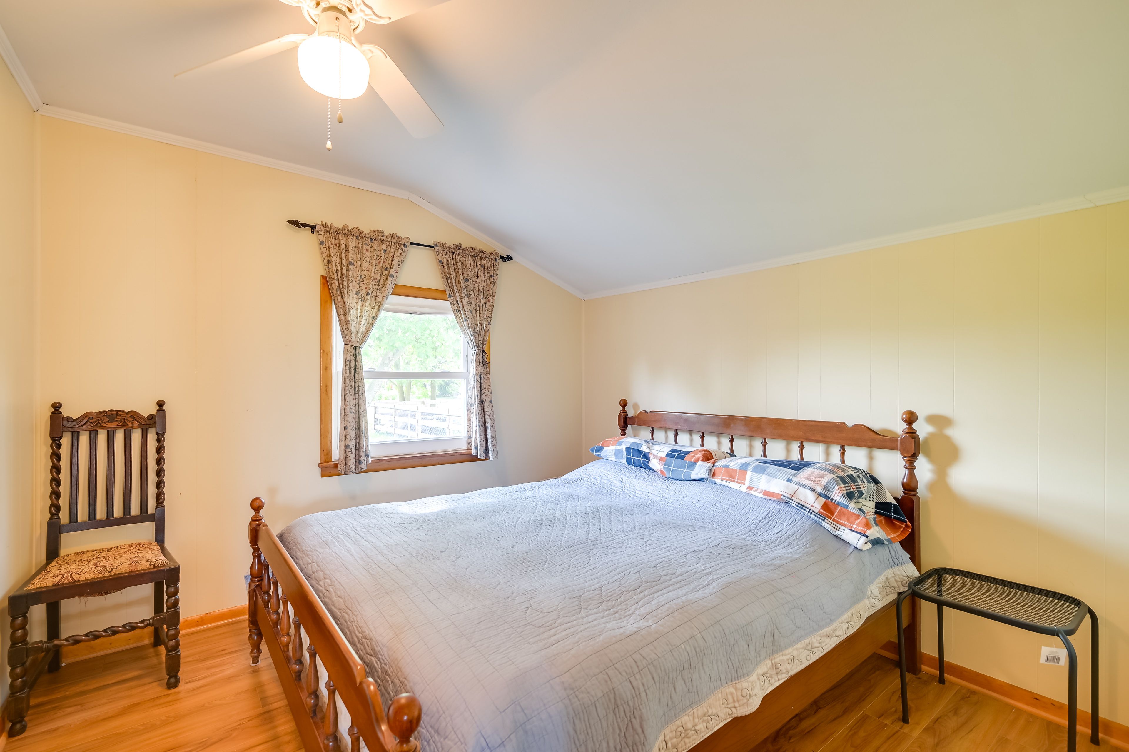 Bedroom 1 | Queen Bed